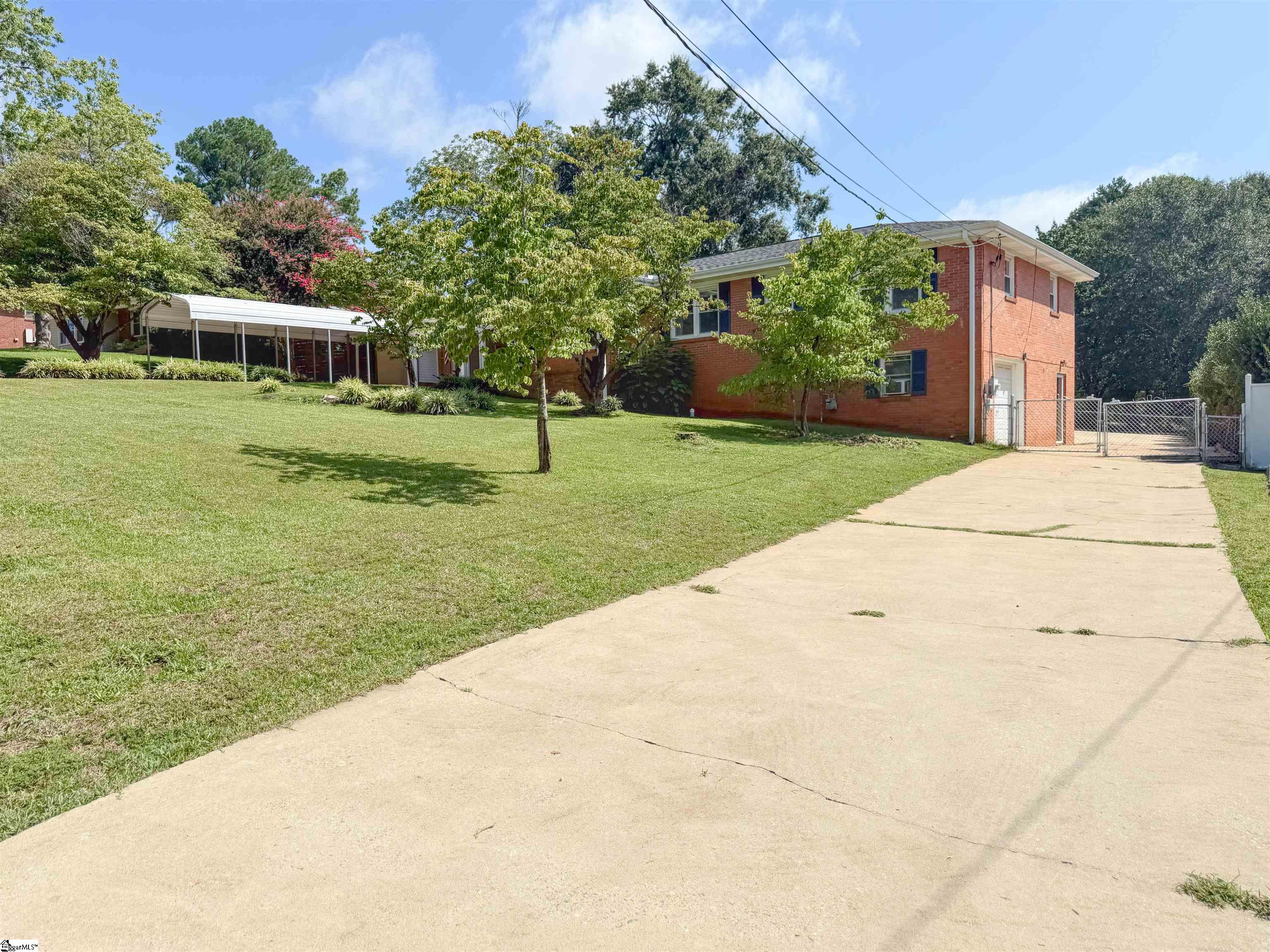 121 Parkdale Drive Greenville, SC 29611