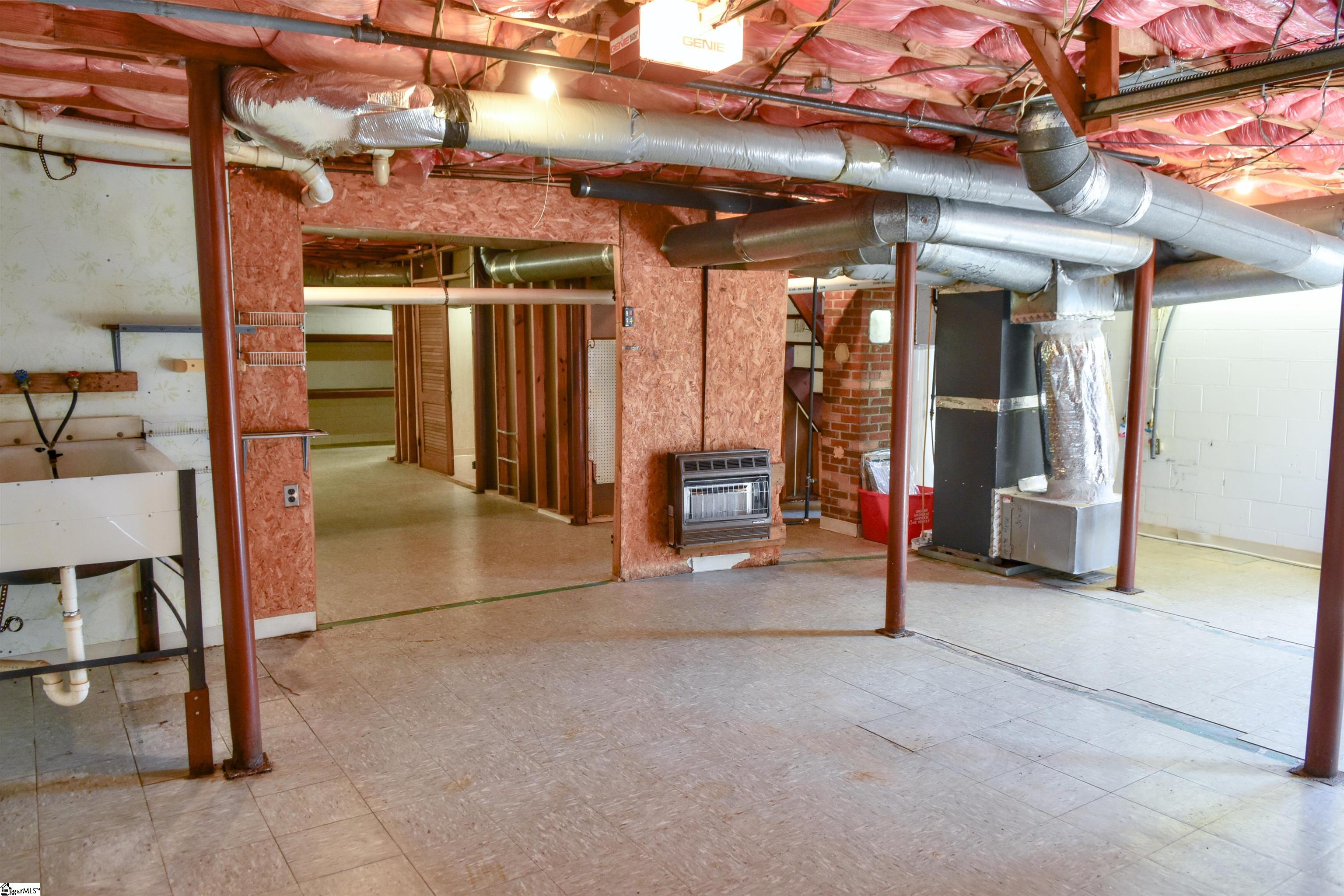 121 Parkdale Drive Greenville, SC 29611