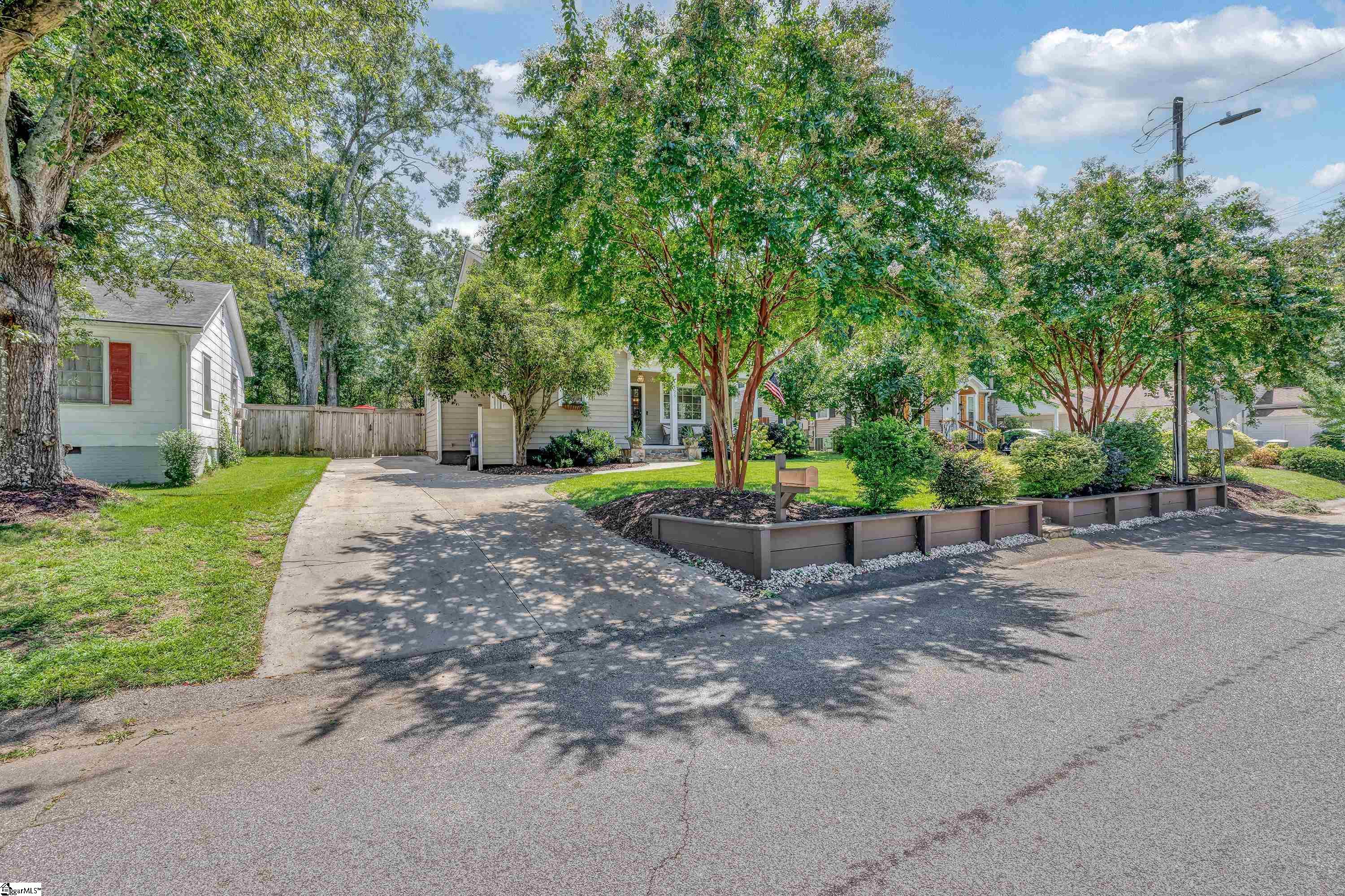 129 Phillips Lane Greenville, SC 29605