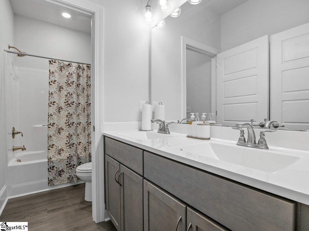400 Rolling Waters Drive Greenville, SC 29605