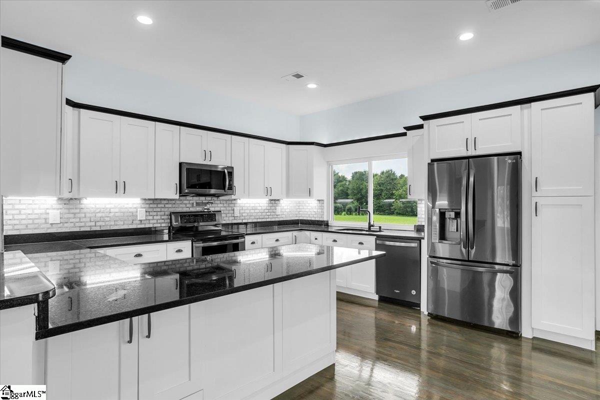 305 Waters Road Taylors, SC 29687