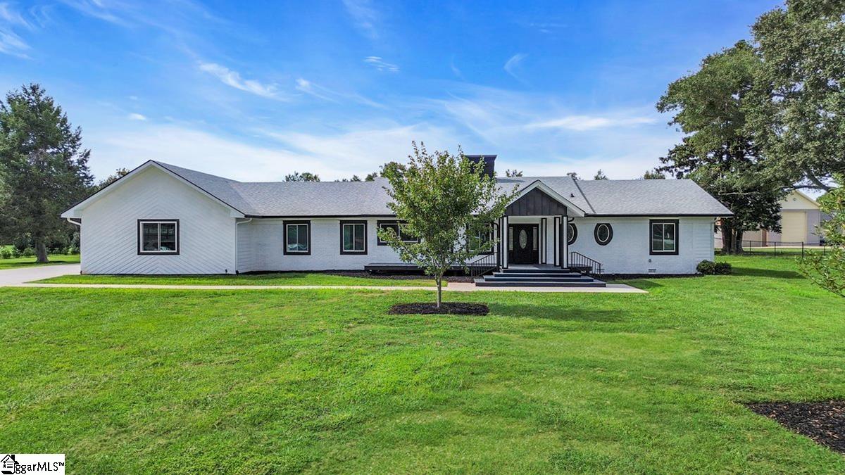 305 Waters Road Taylors, SC 29687