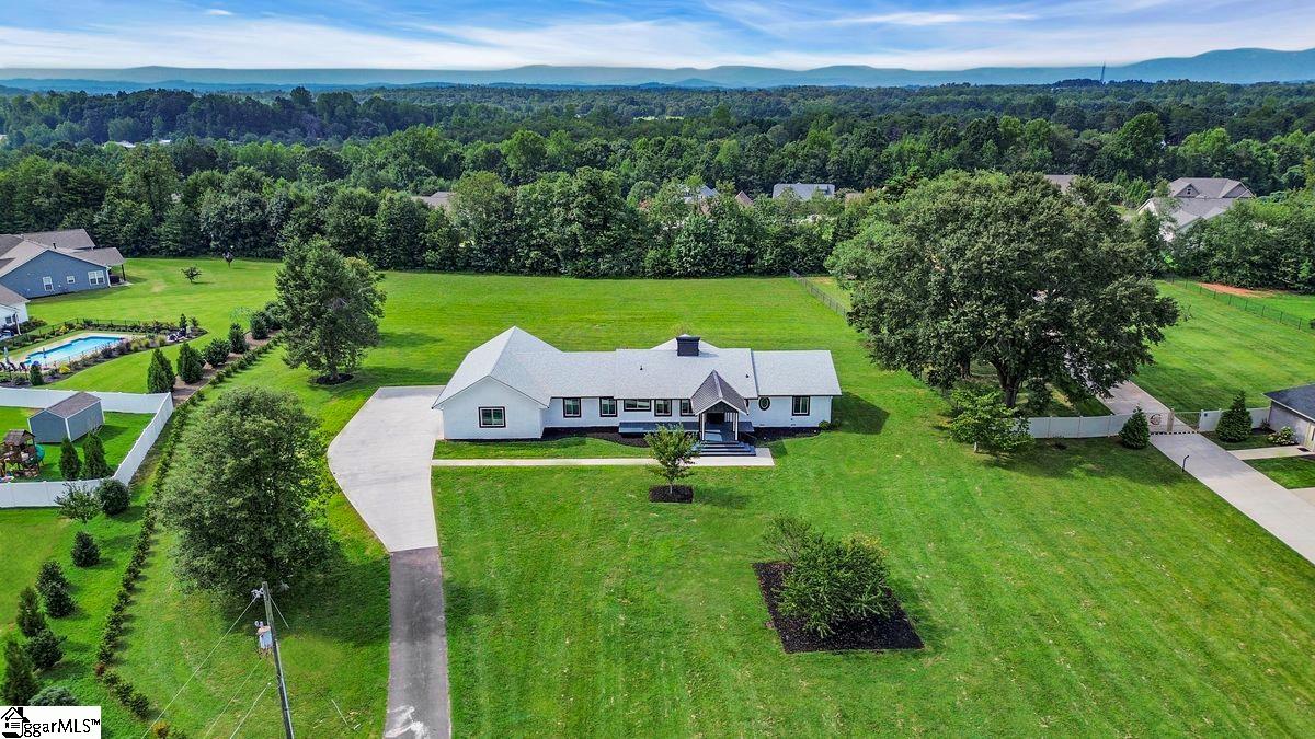 305 Waters Road Taylors, SC 29687