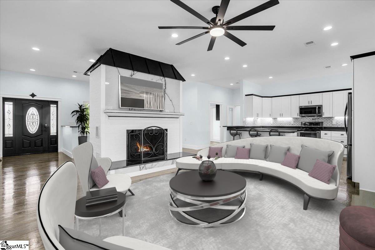 305 Waters Road Taylors, SC 29687