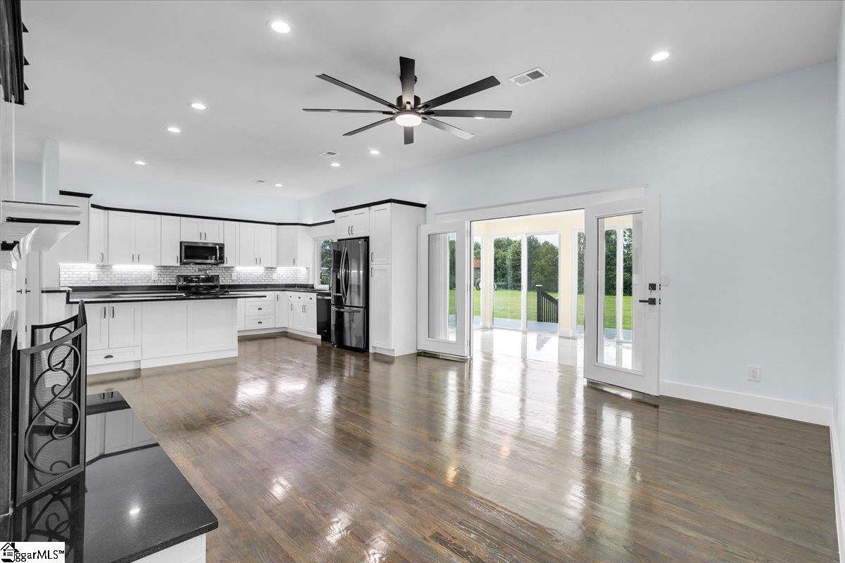 305 Waters Road Taylors, SC 29687