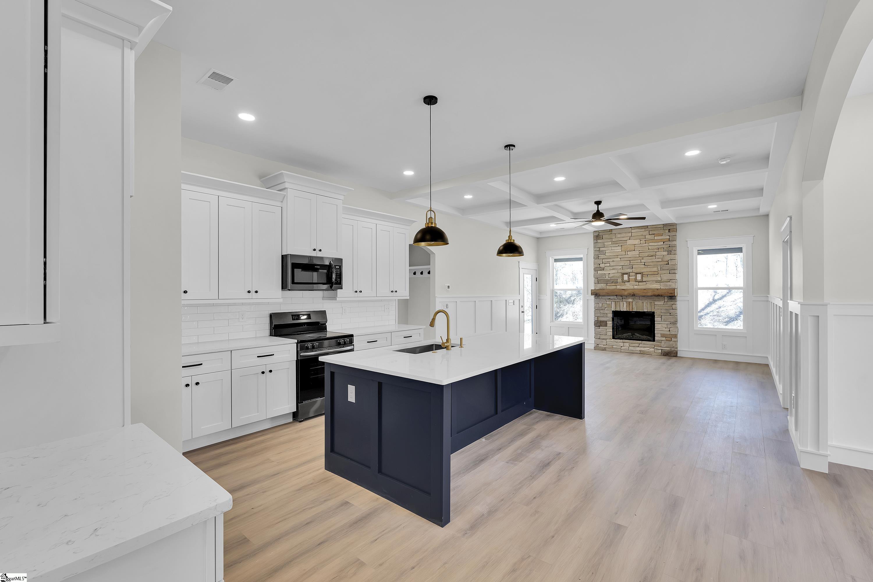1037 W Broad Street Iva, SC 29655