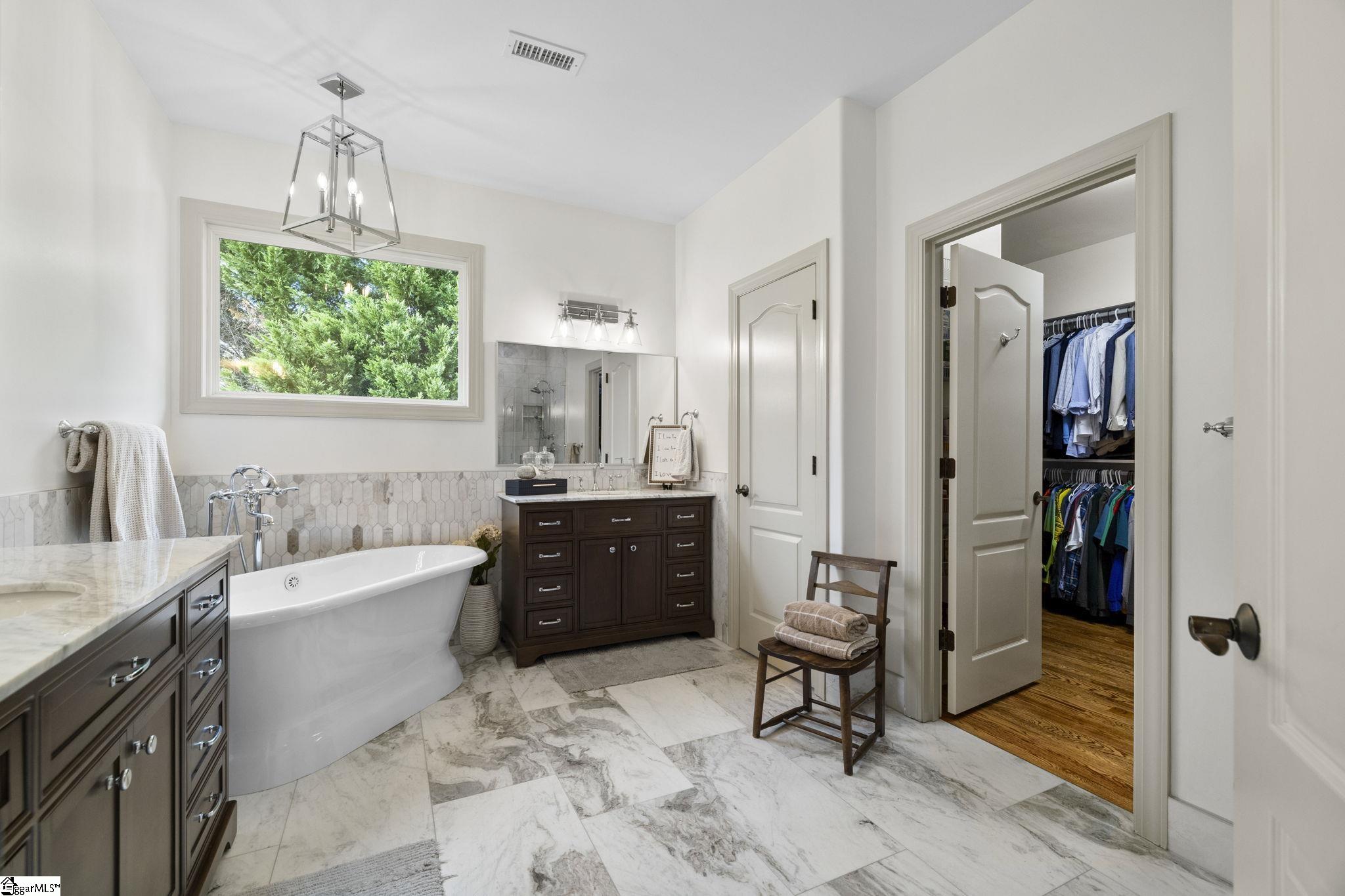 166 South Oak Pointe Drive Seneca, SC 29672