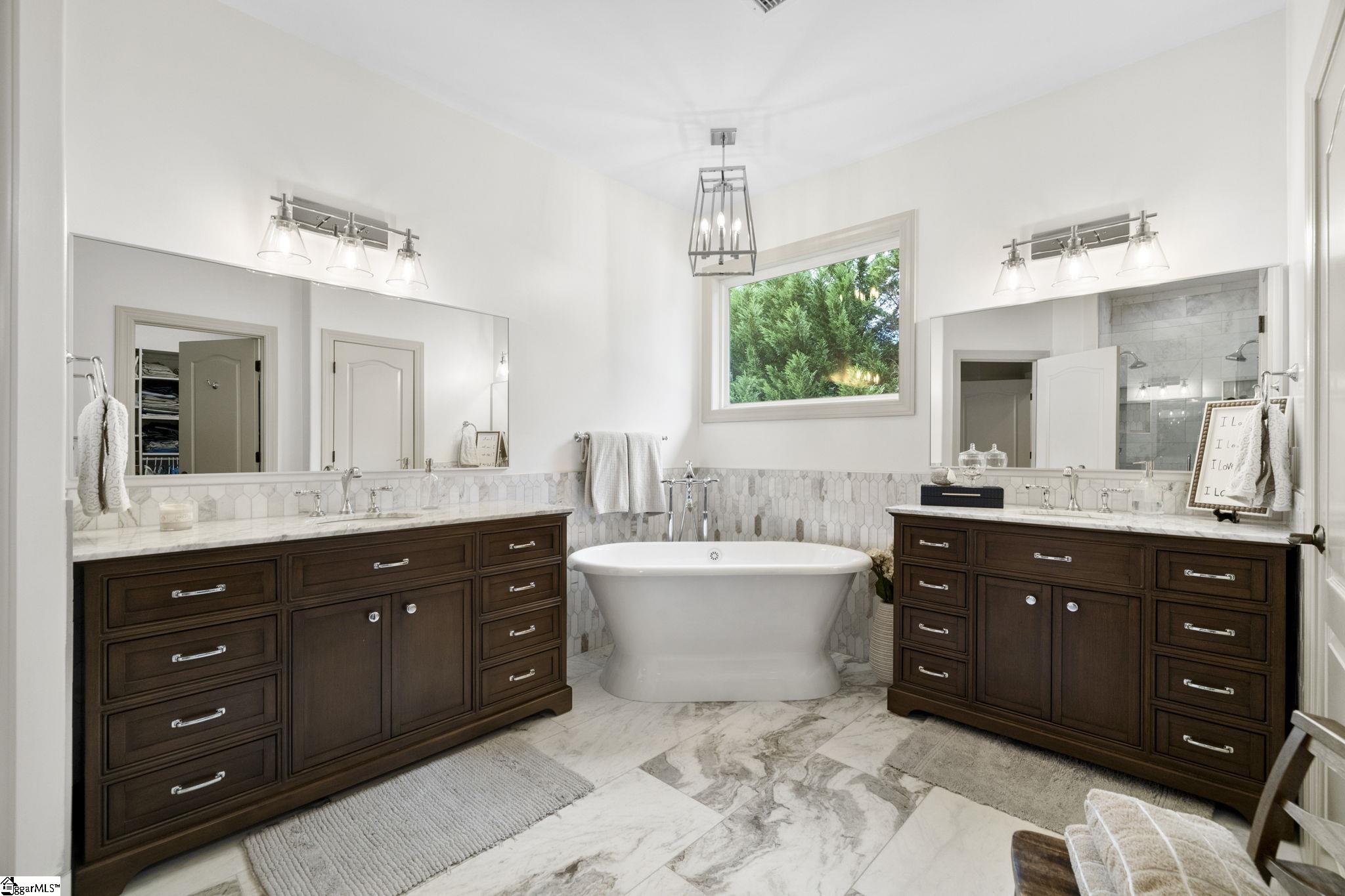 166 South Oak Pointe Drive Seneca, SC 29672