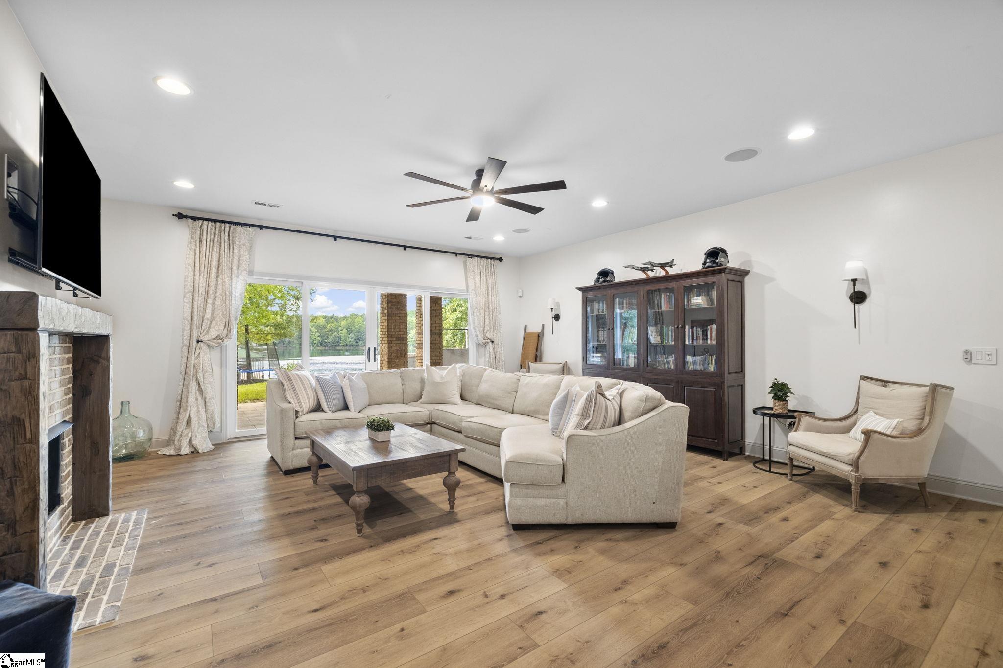 166 South Oak Pointe Drive Seneca, SC 29672