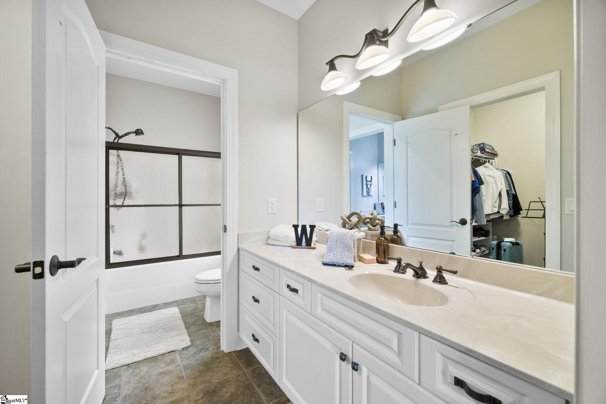 166 South Oak Pointe Drive Seneca, SC 29672