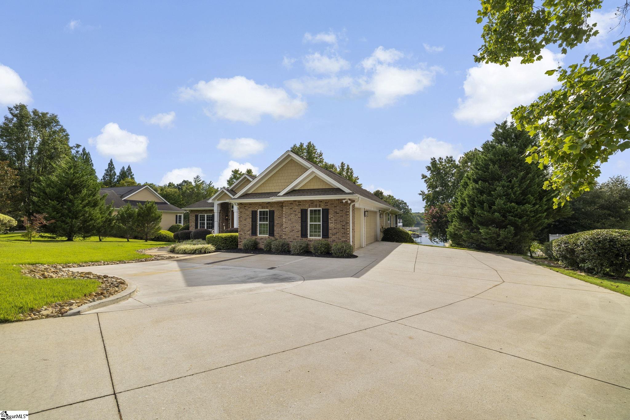 166 South Oak Pointe Drive Seneca, SC 29672