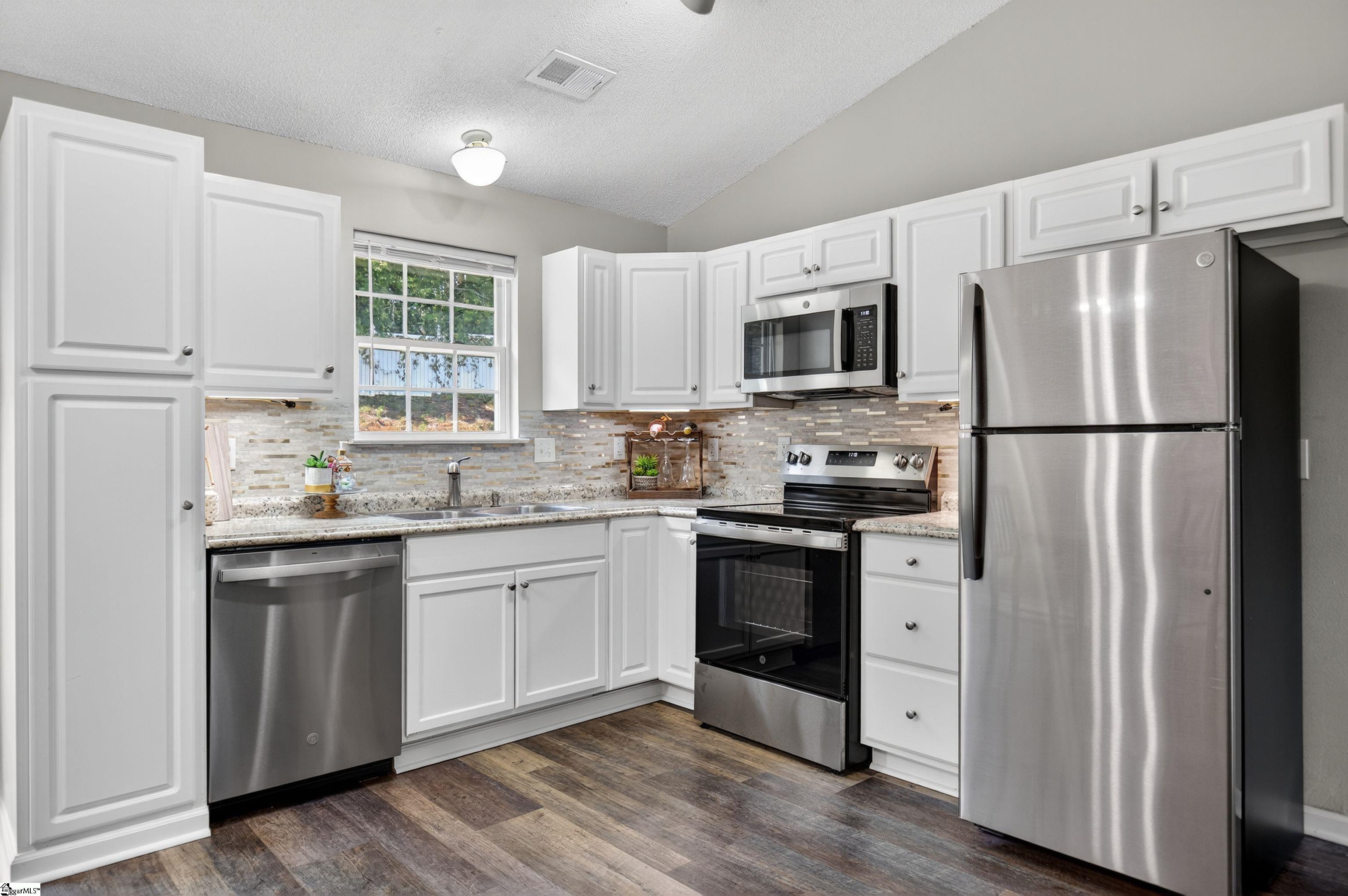 402 Lily Pond Lane Taylors, SC 29687-5765