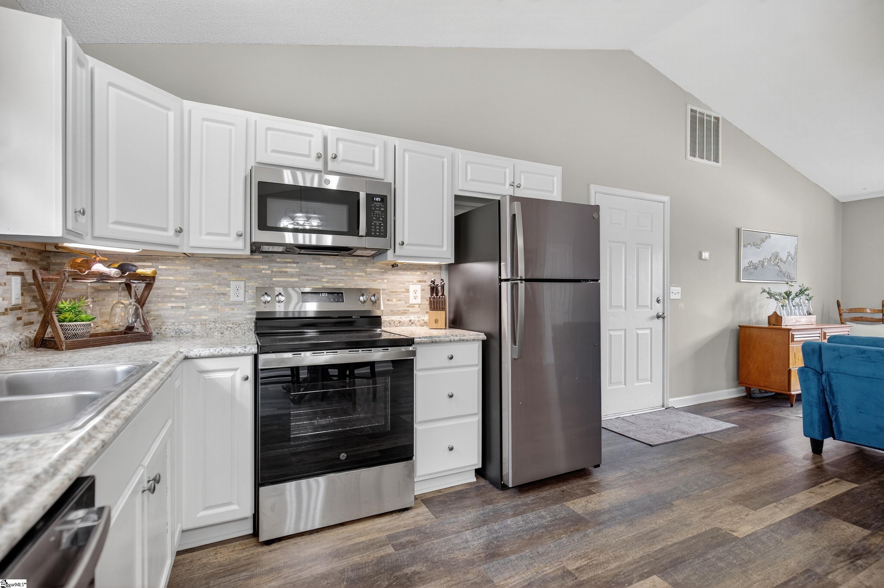 402 Lily Pond Lane Taylors, SC 29687-5765