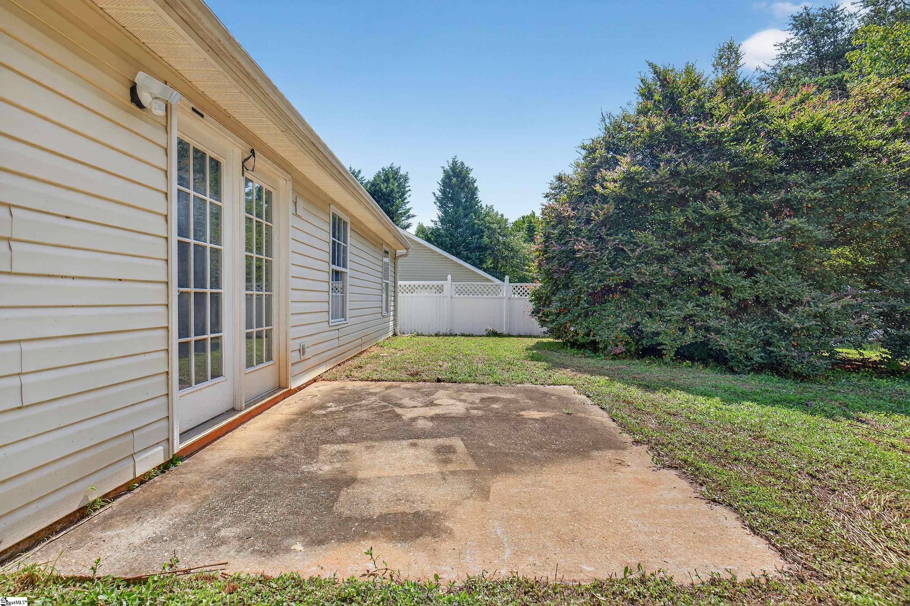 402 Lily Pond Lane Taylors, SC 29687-5765