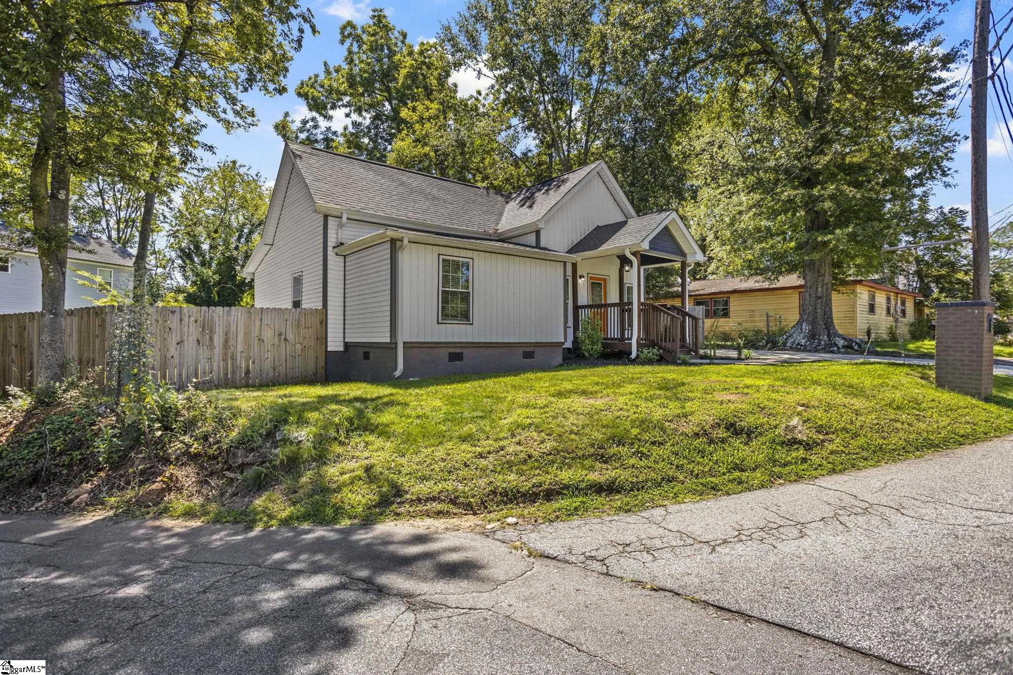 36 E Main Street Greenville, SC 29611