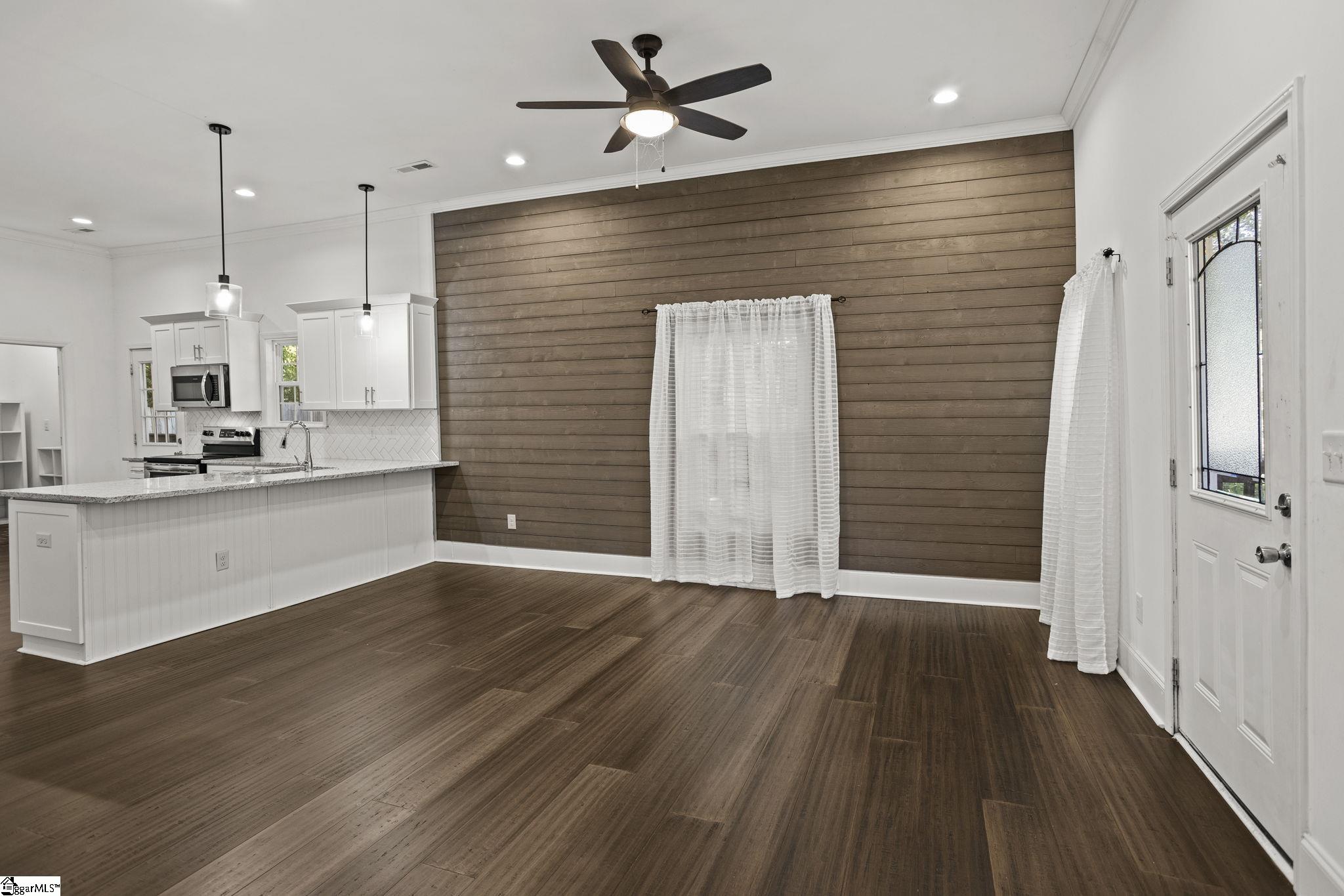 36 E Main Street Greenville, SC 29611