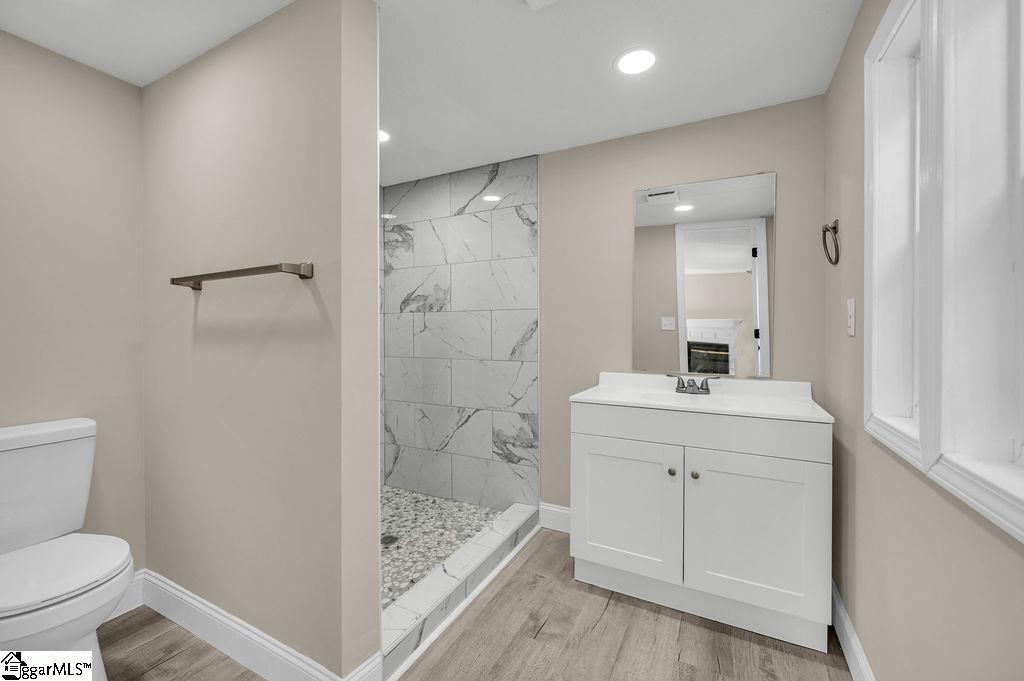 204 N Jamestowne Drive Easley, SC 29640