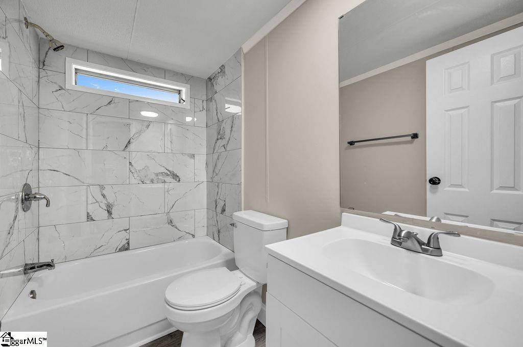 204 N Jamestowne Drive Easley, SC 29640