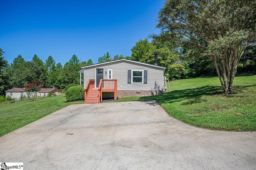 204 N Jamestowne Drive Easley, SC 29640