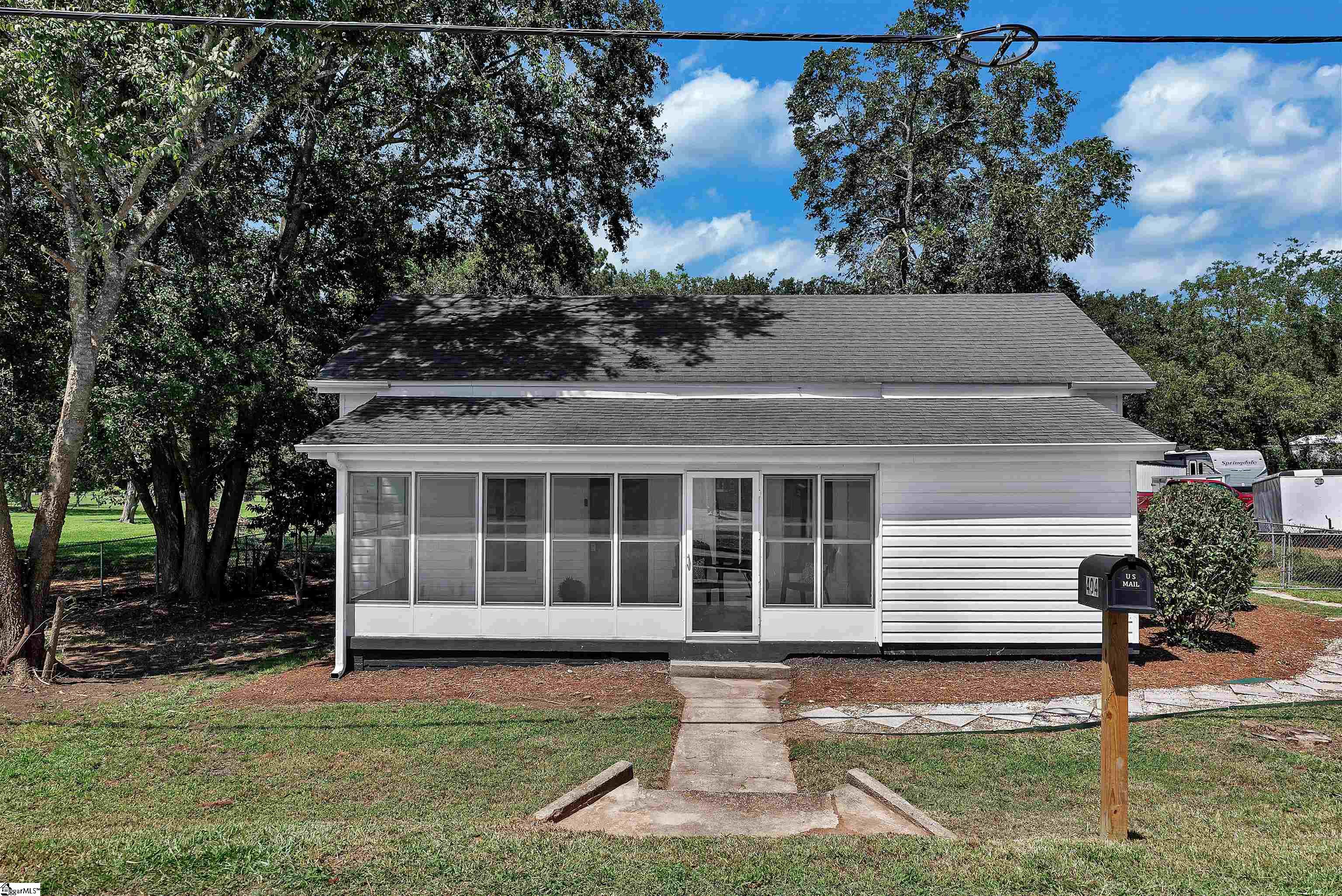 404 Hampton Street Iva, SC 29655