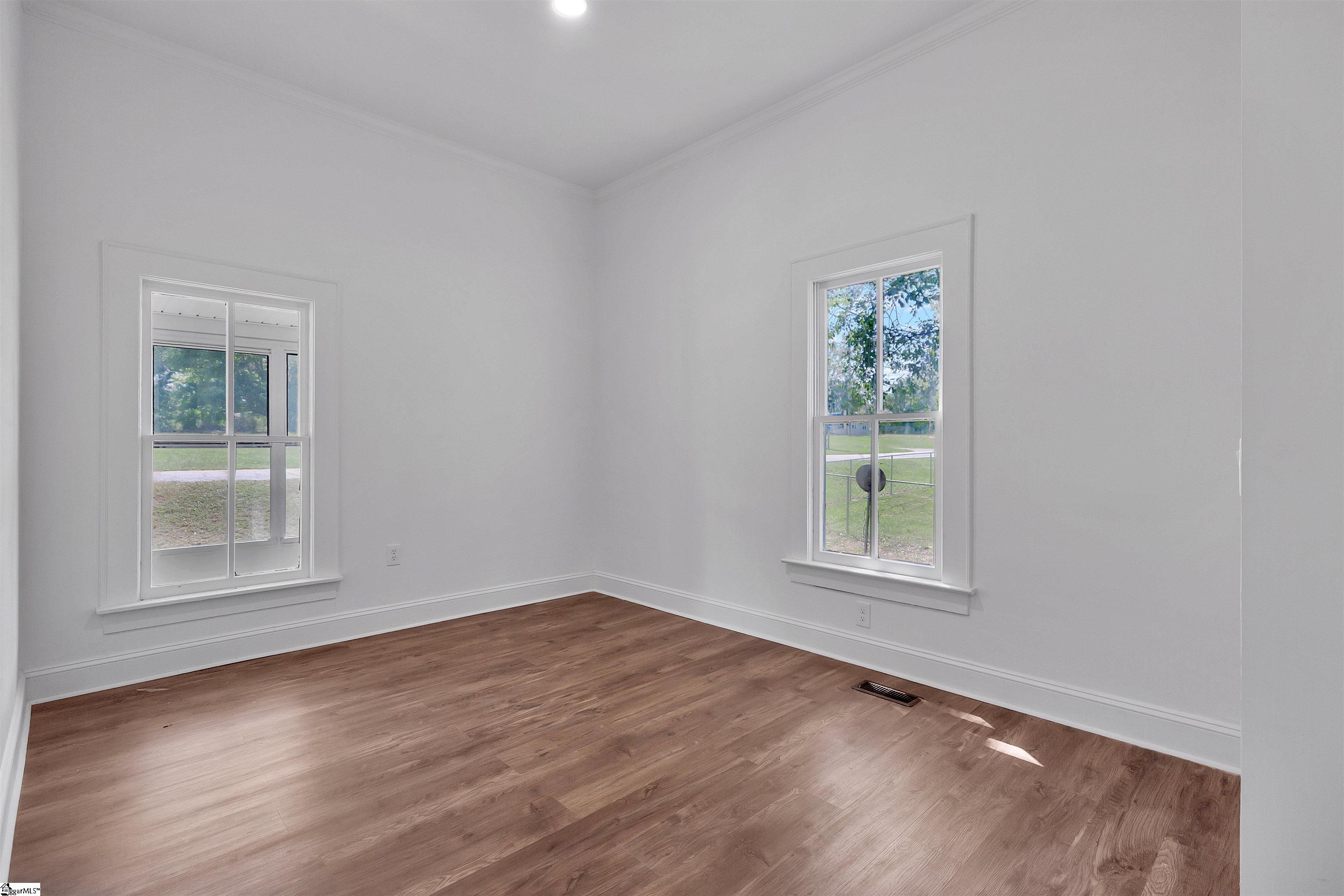 404 Hampton Street Iva, SC 29655
