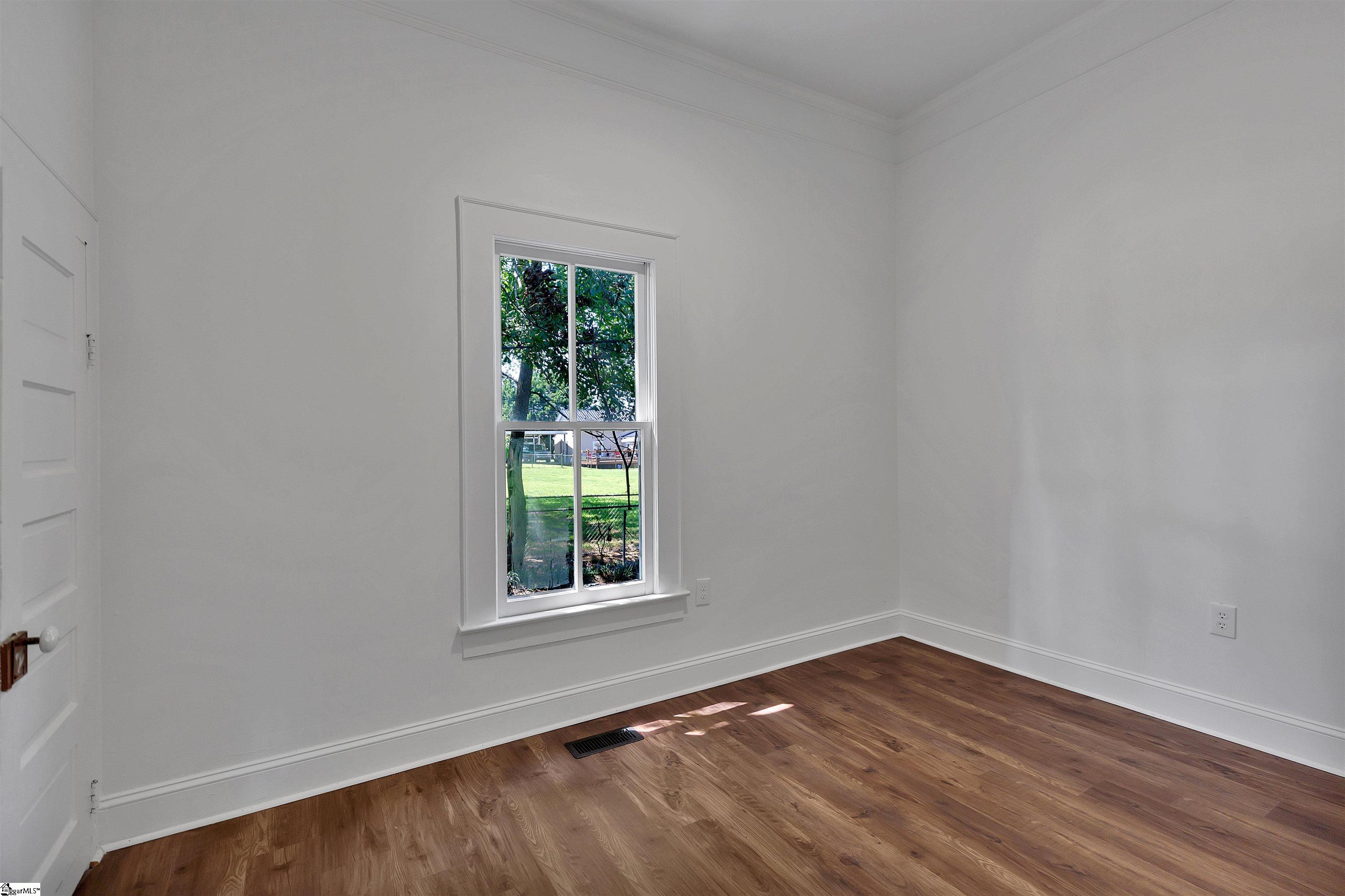 404 Hampton Street Iva, SC 29655