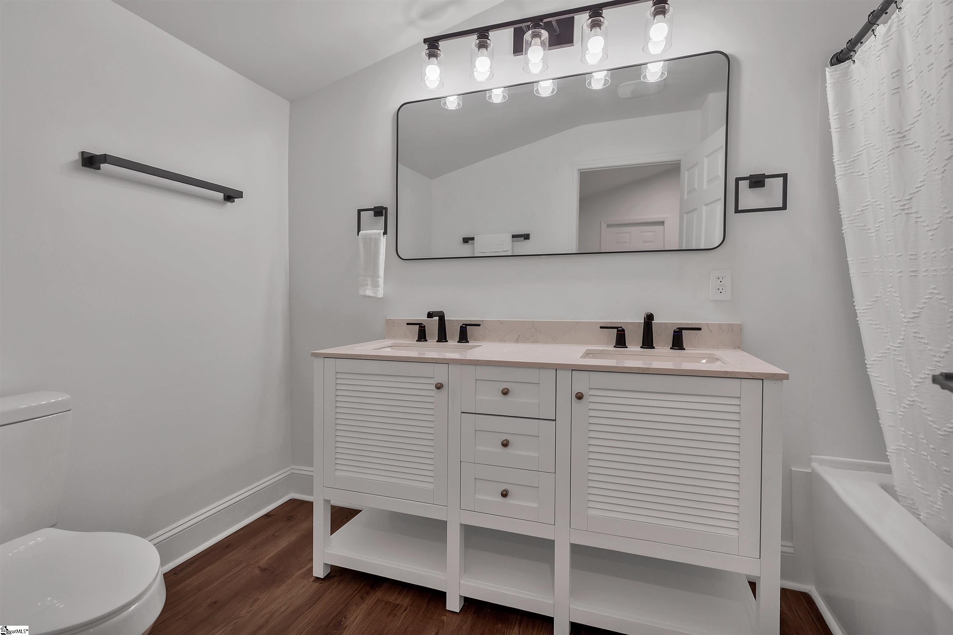 404 Hampton Street Iva, SC 29655