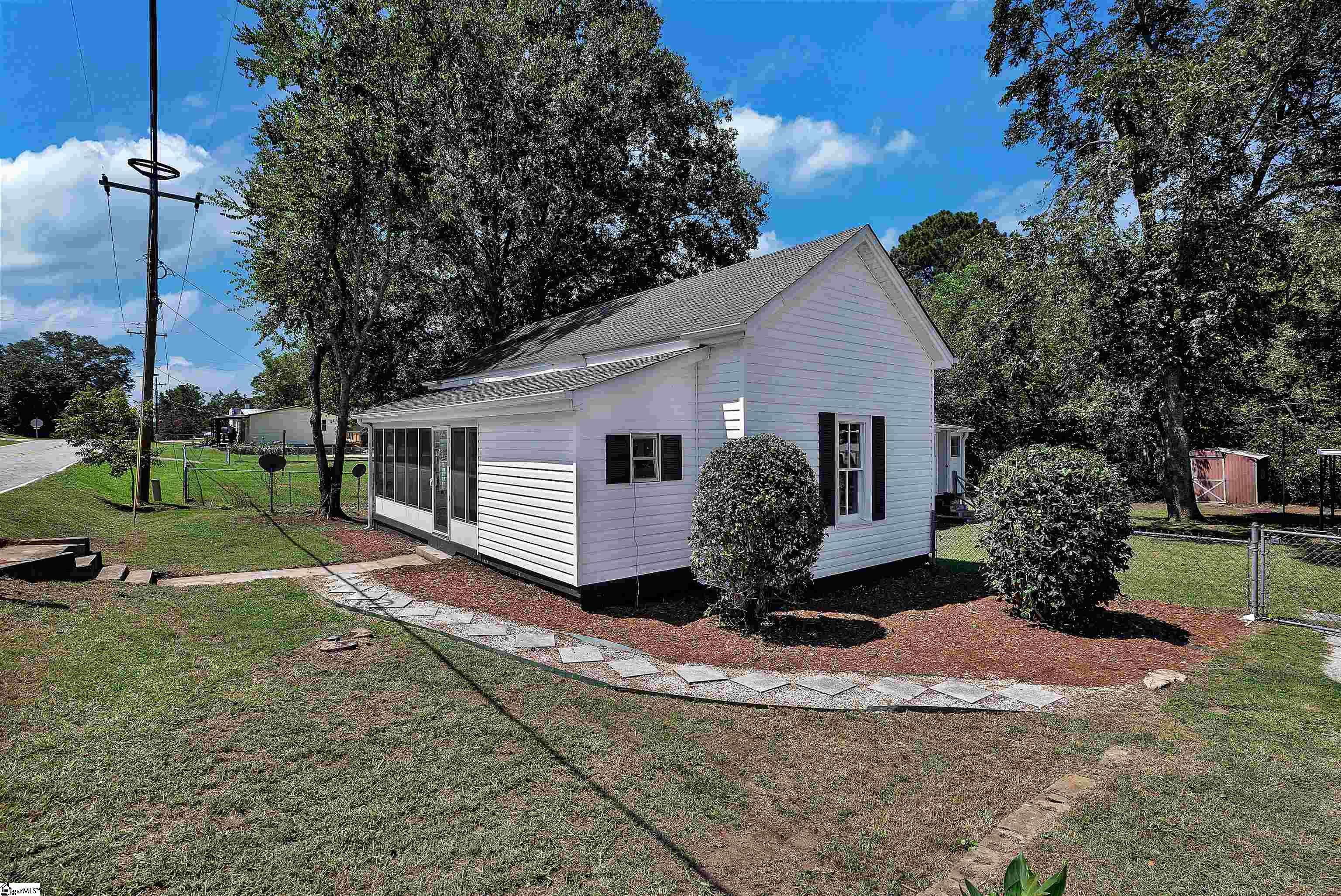 404 Hampton Street Iva, SC 29655