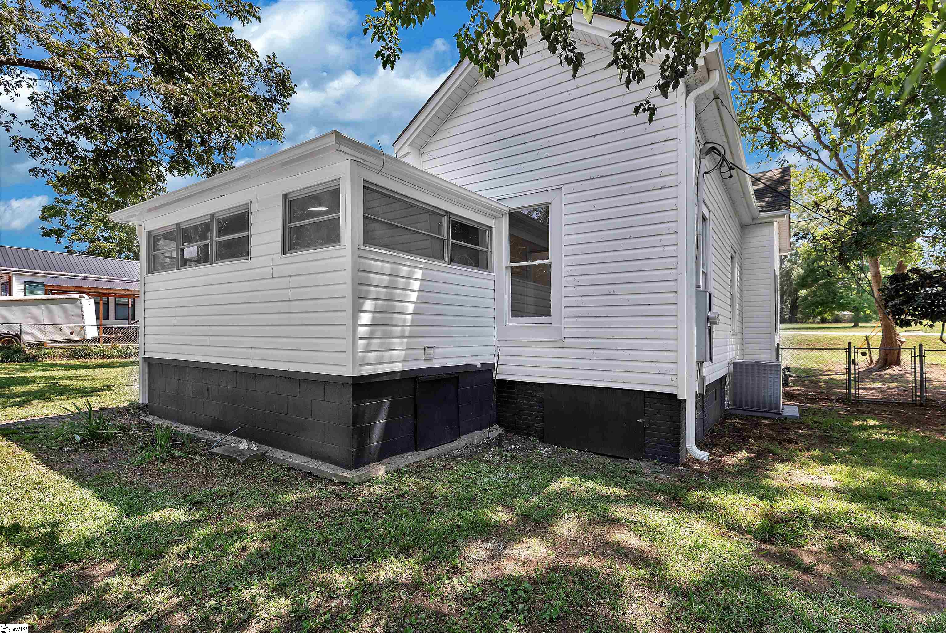 404 Hampton Street Iva, SC 29655