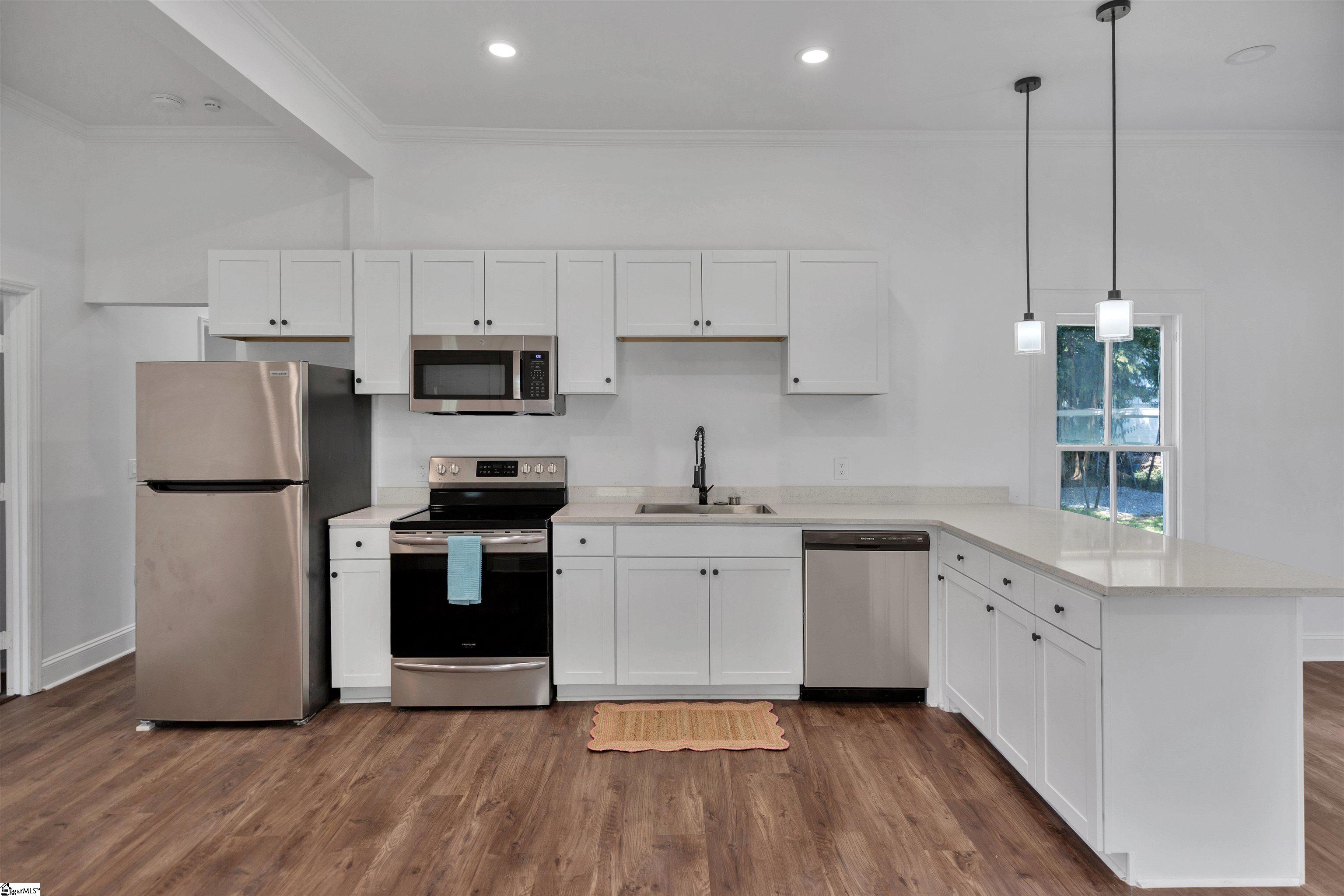404 Hampton Street Iva, SC 29655