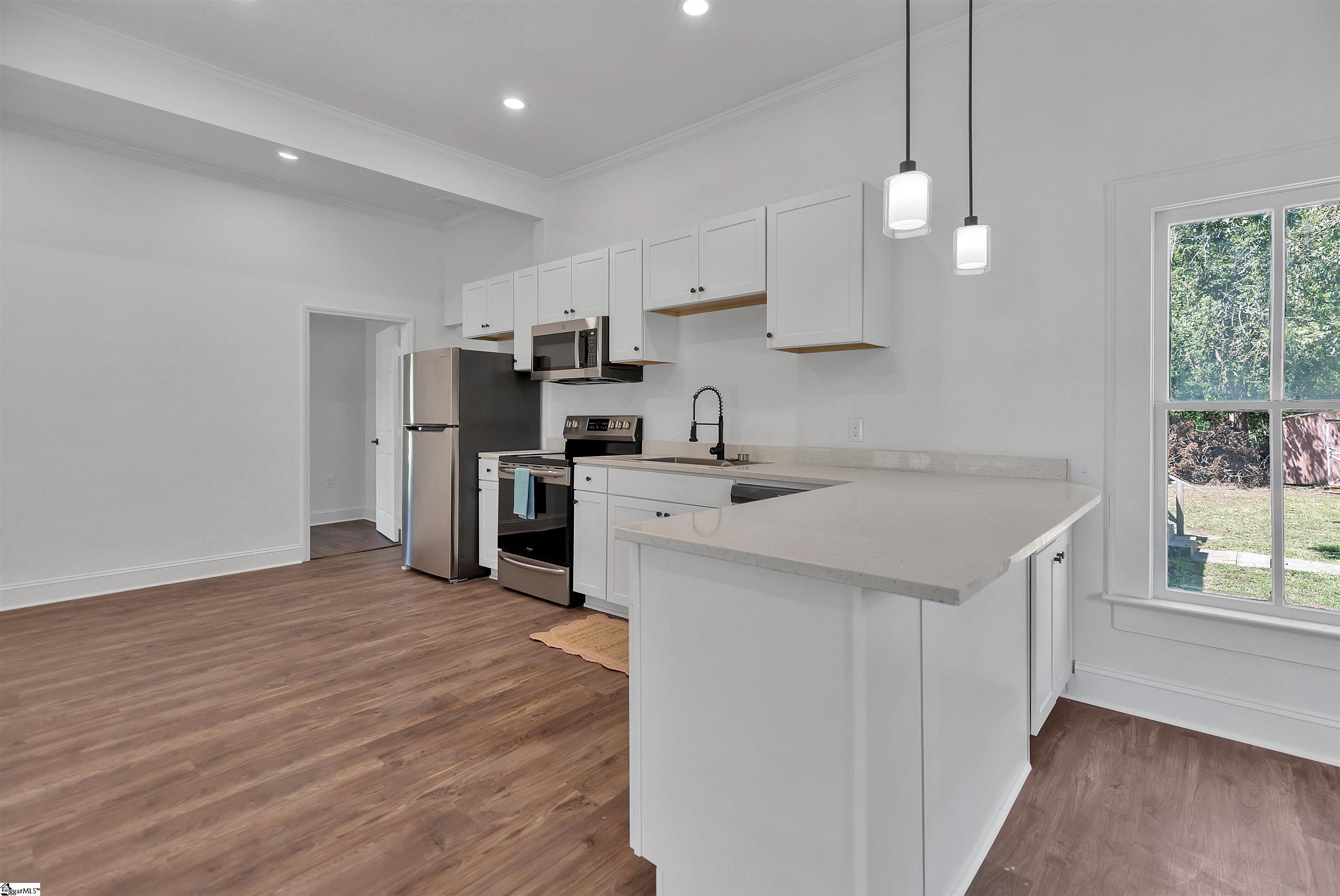 404 Hampton Street Iva, SC 29655