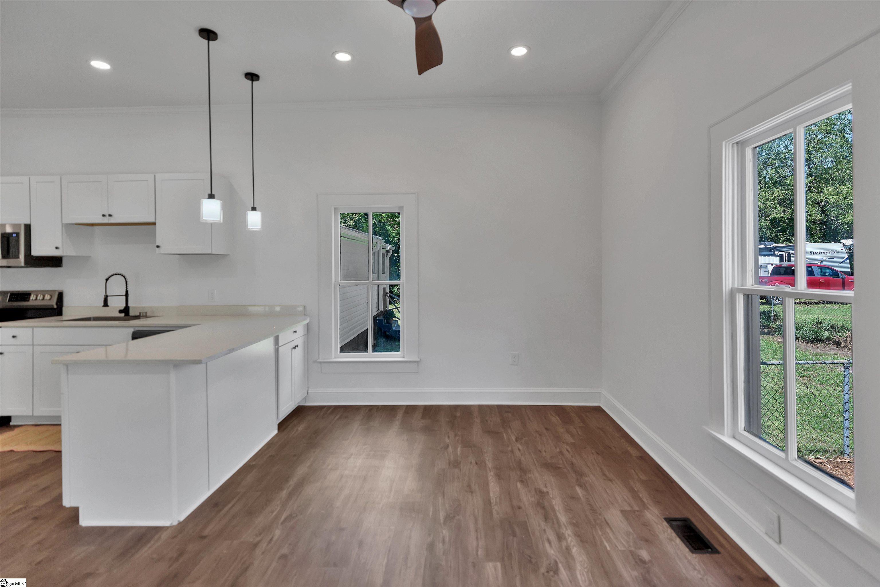 404 Hampton Street Iva, SC 29655