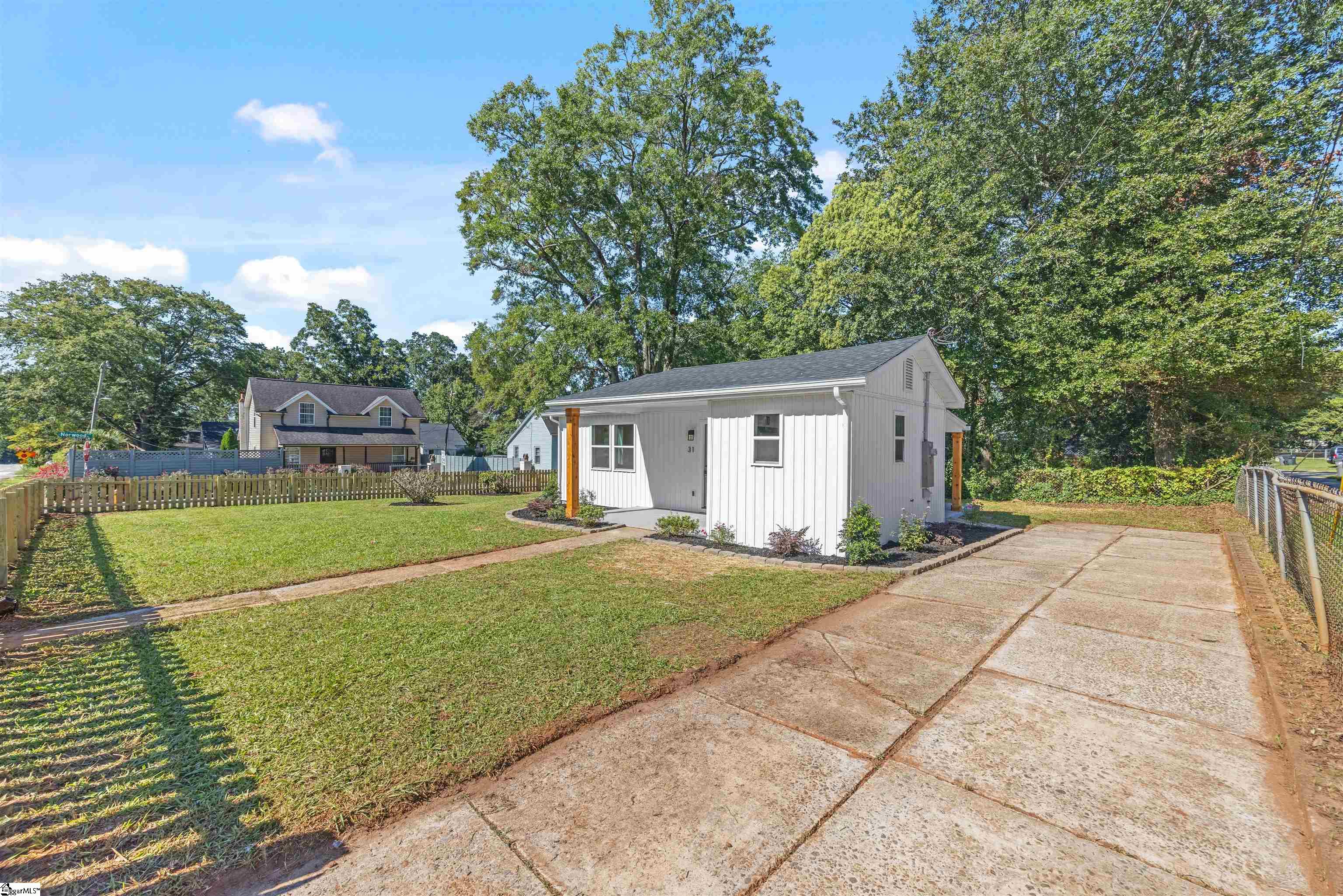 31 Hellams Street Greenville, SC 29611
