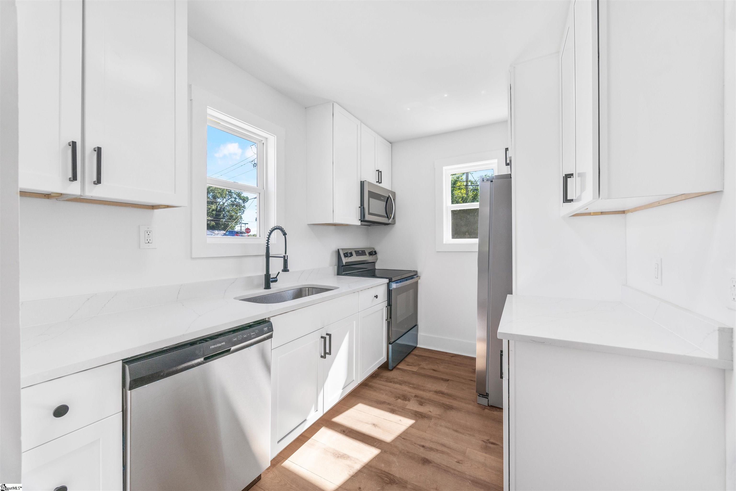 31 Hellams Street Greenville, SC 29611