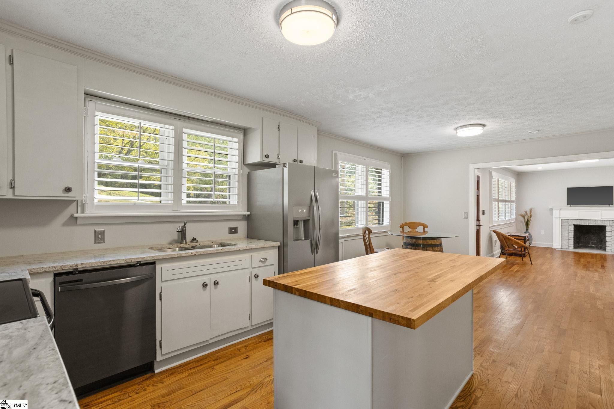 108 Robin Hood Road Greenville, SC 29607