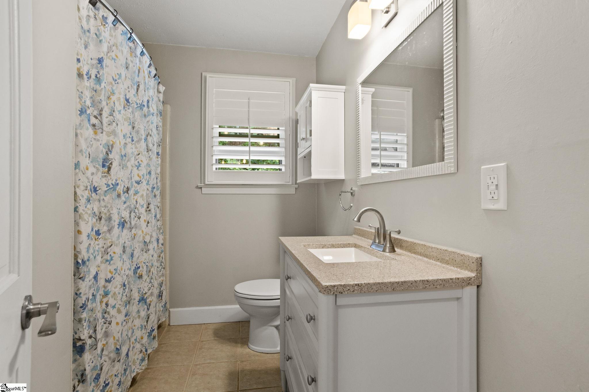 108 Robin Hood Road Greenville, SC 29607