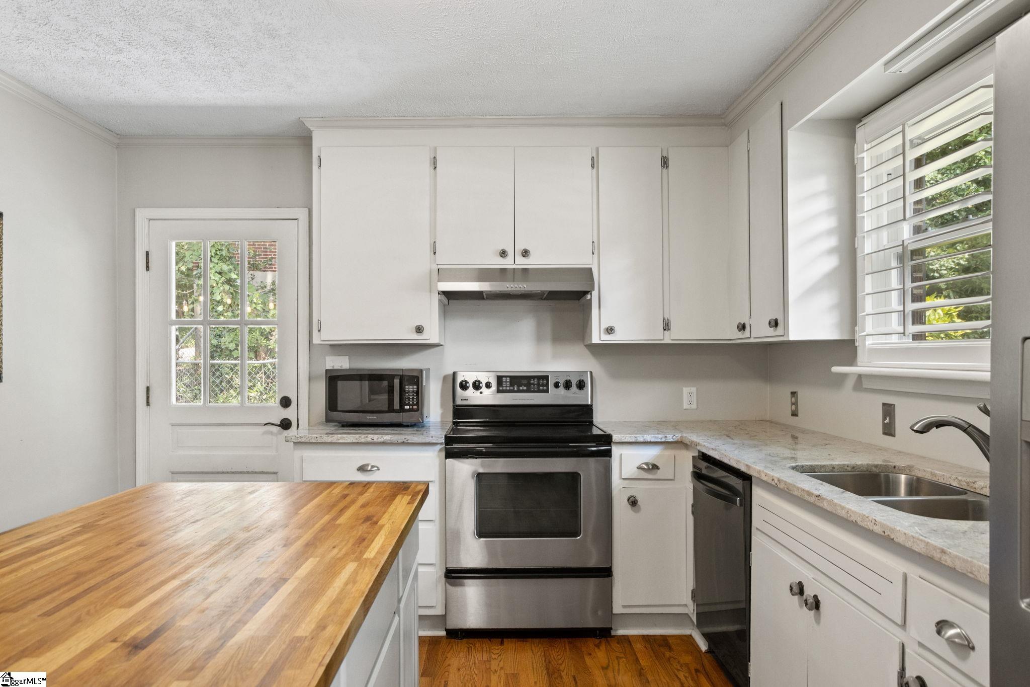 108 Robin Hood Road Greenville, SC 29607