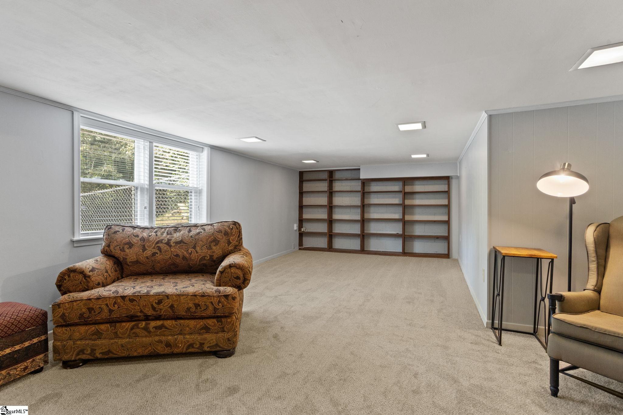 108 Robin Hood Road Greenville, SC 29607