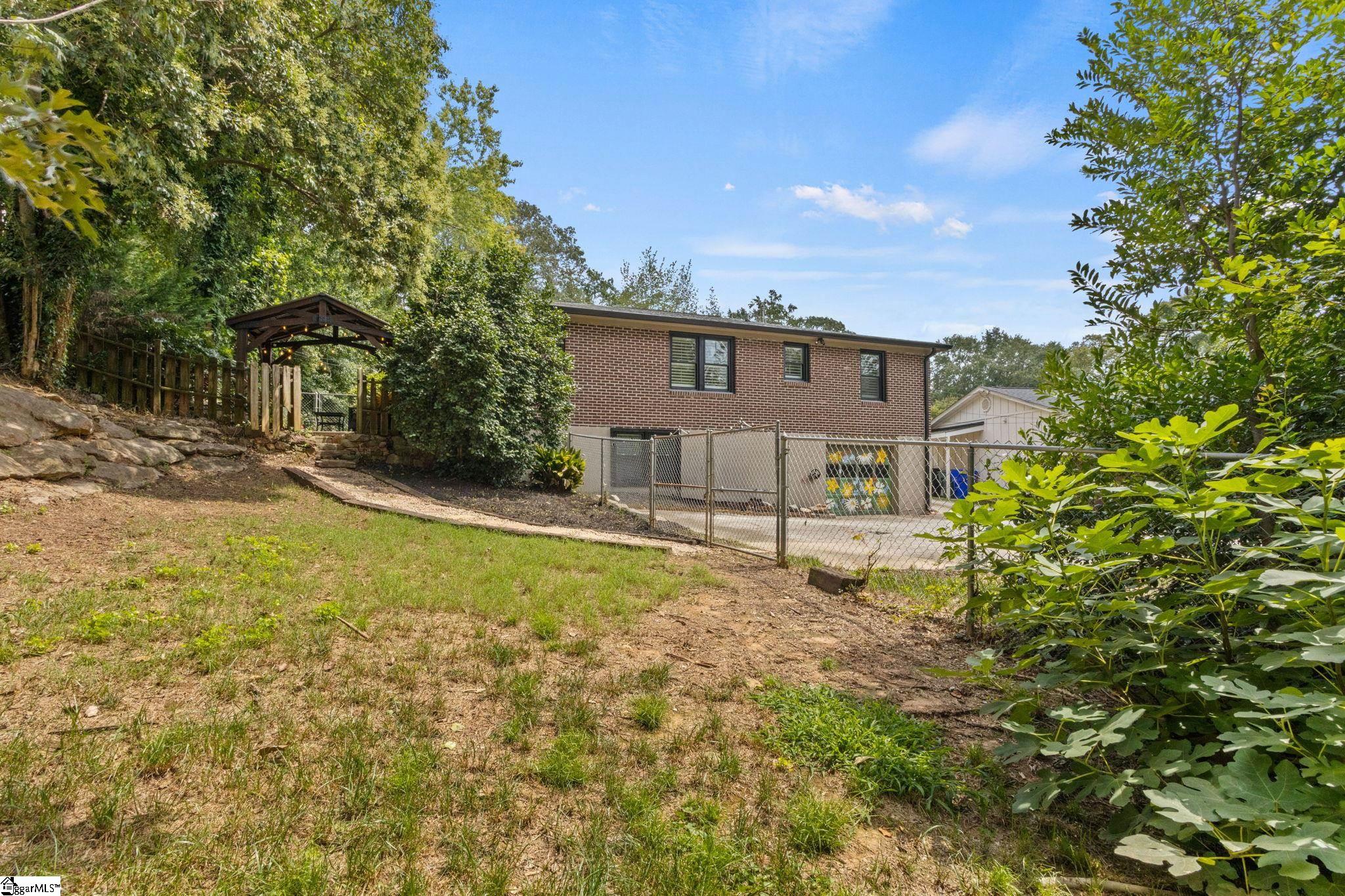 108 Robin Hood Road Greenville, SC 29607