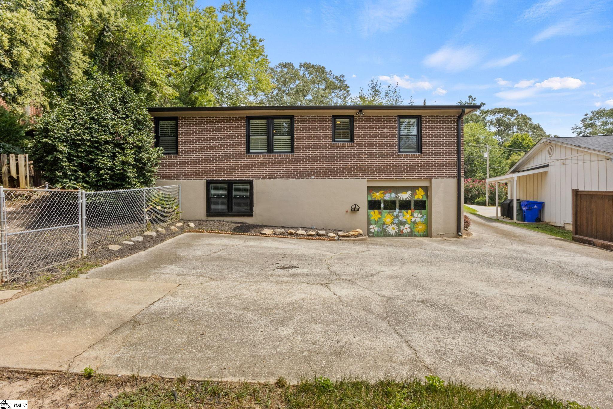 108 Robin Hood Road Greenville, SC 29607
