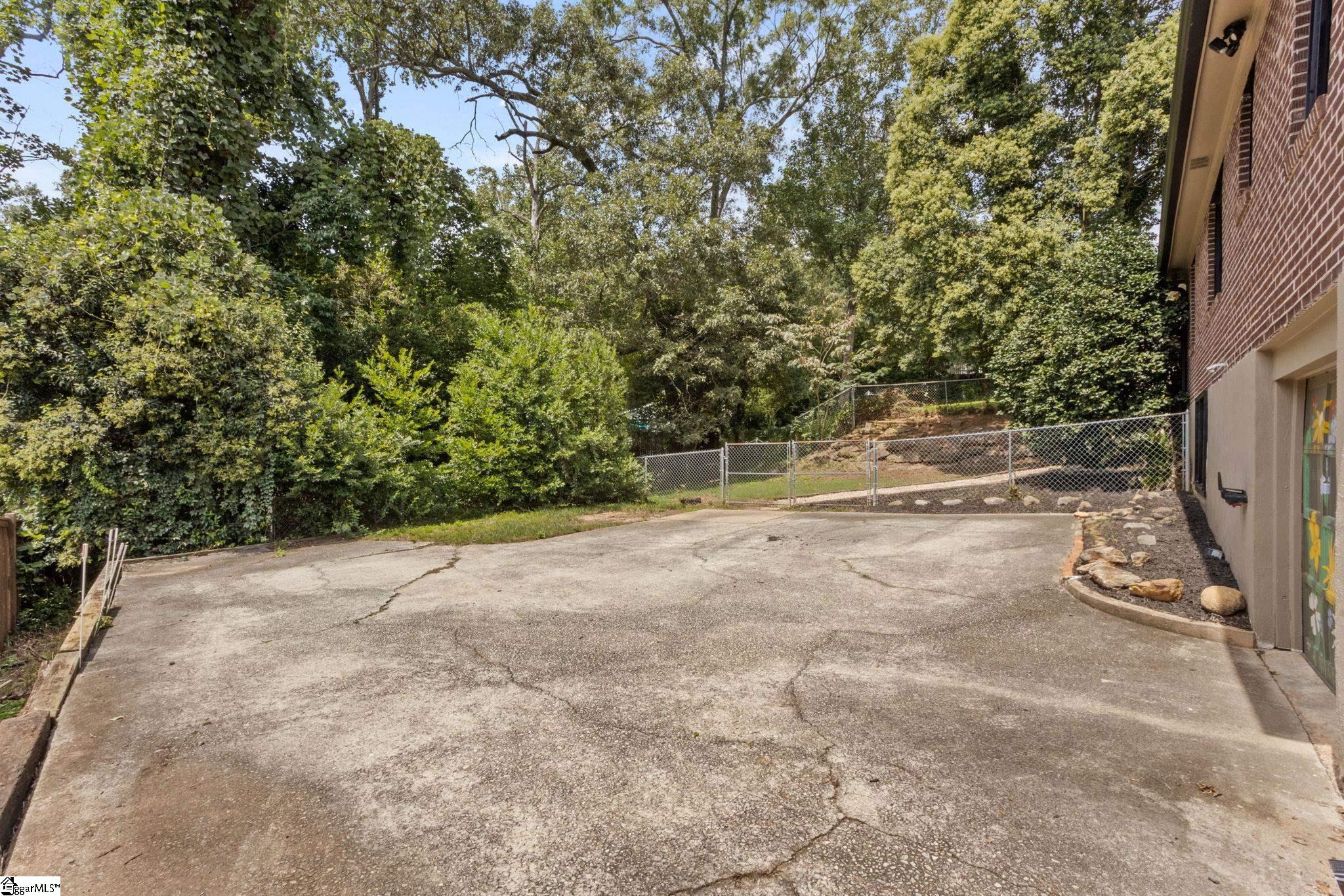 108 Robin Hood Road Greenville, SC 29607