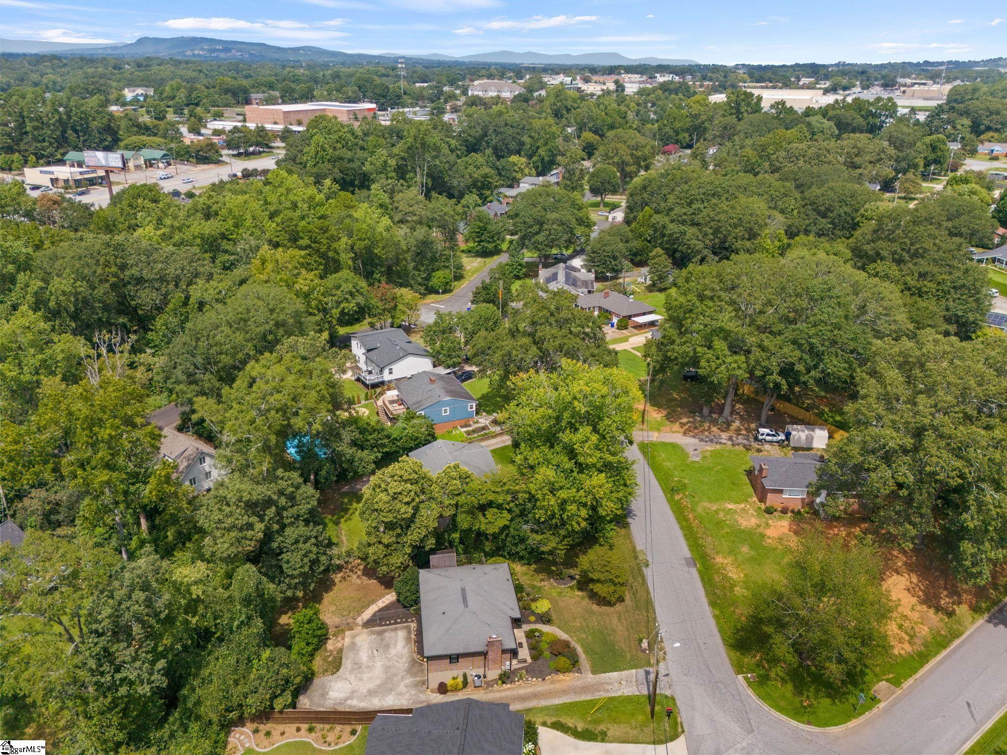 108 Robin Hood Road Greenville, SC 29607