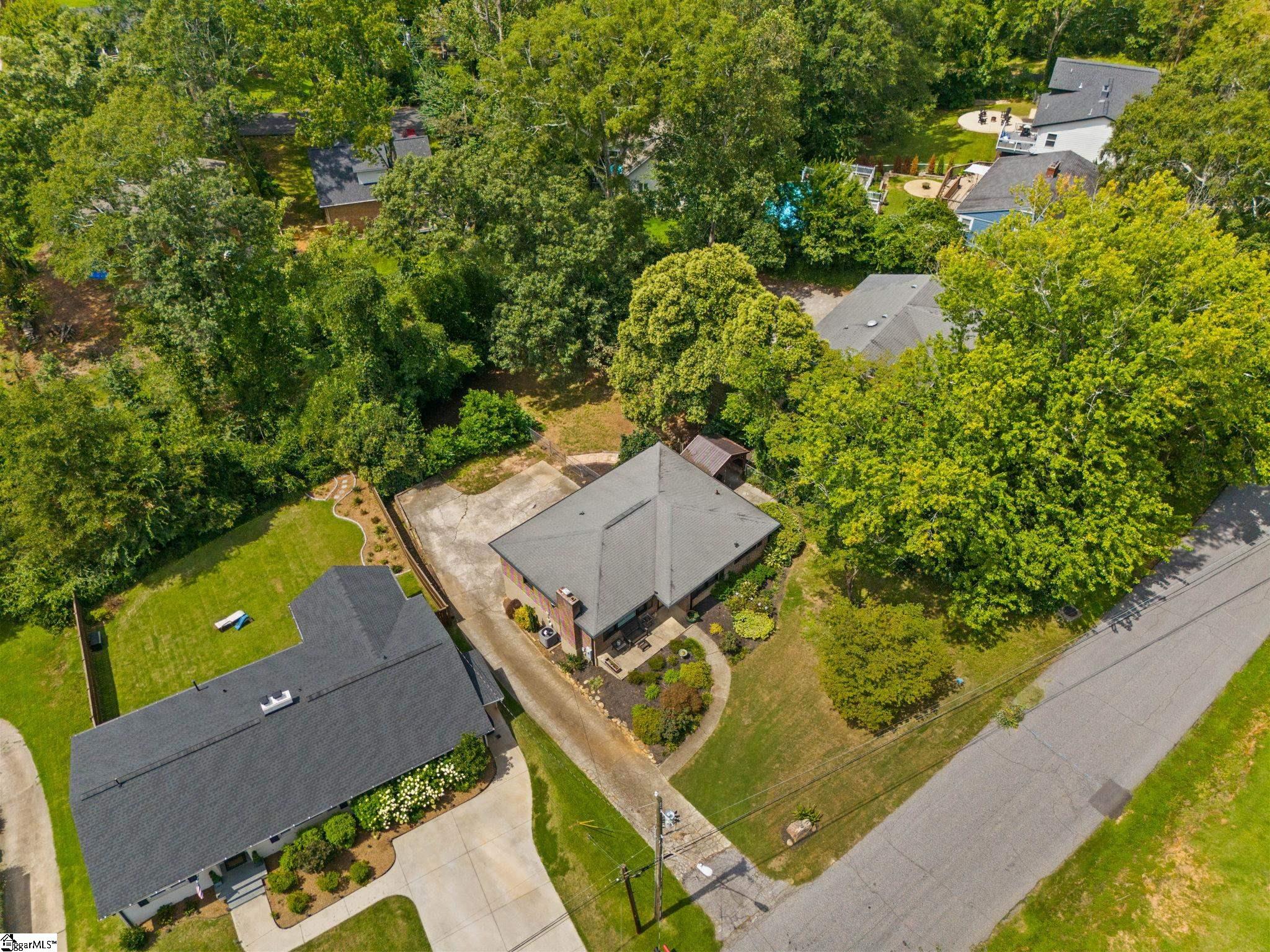 108 Robin Hood Road Greenville, SC 29607