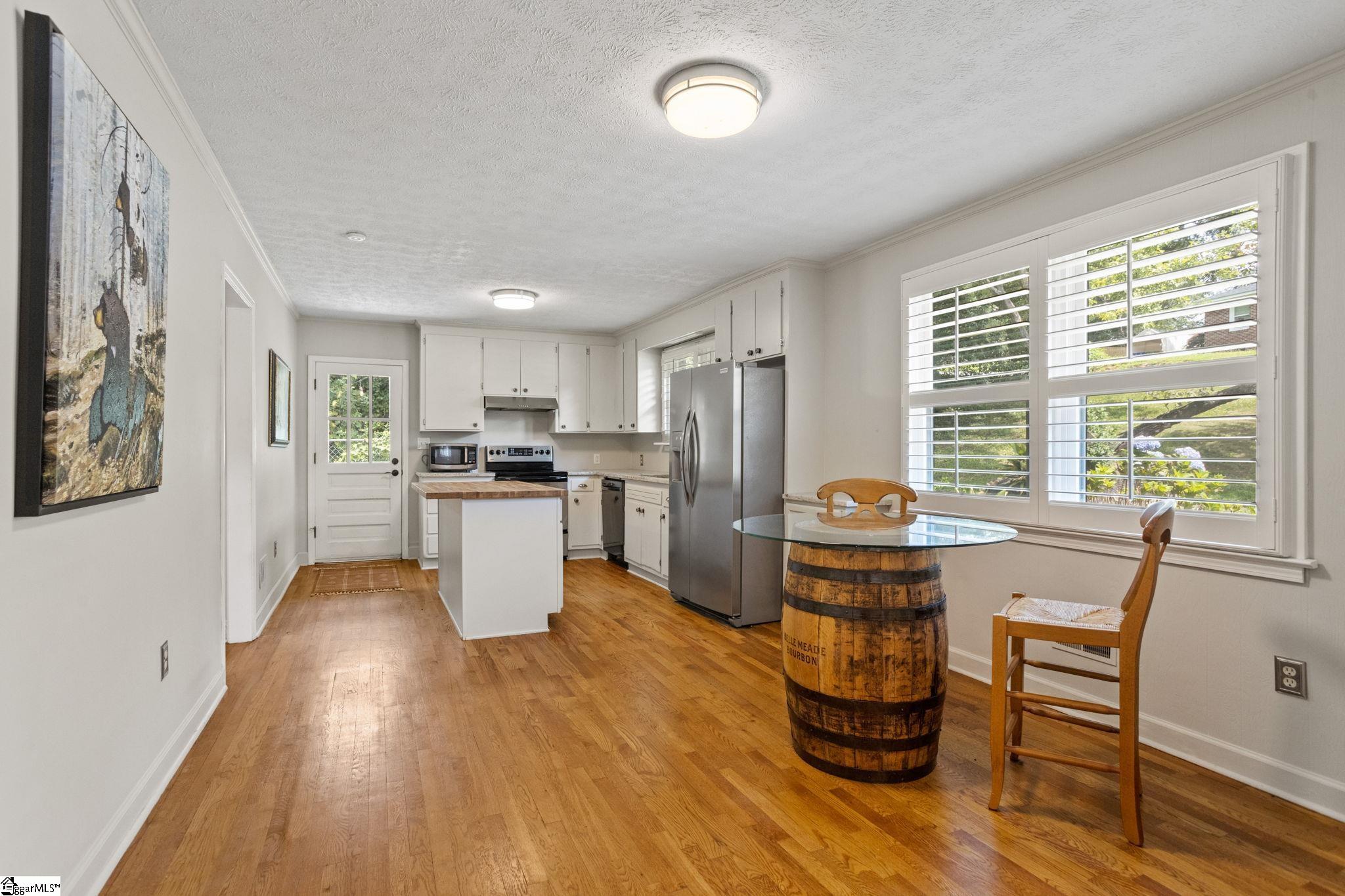 108 Robin Hood Road Greenville, SC 29607