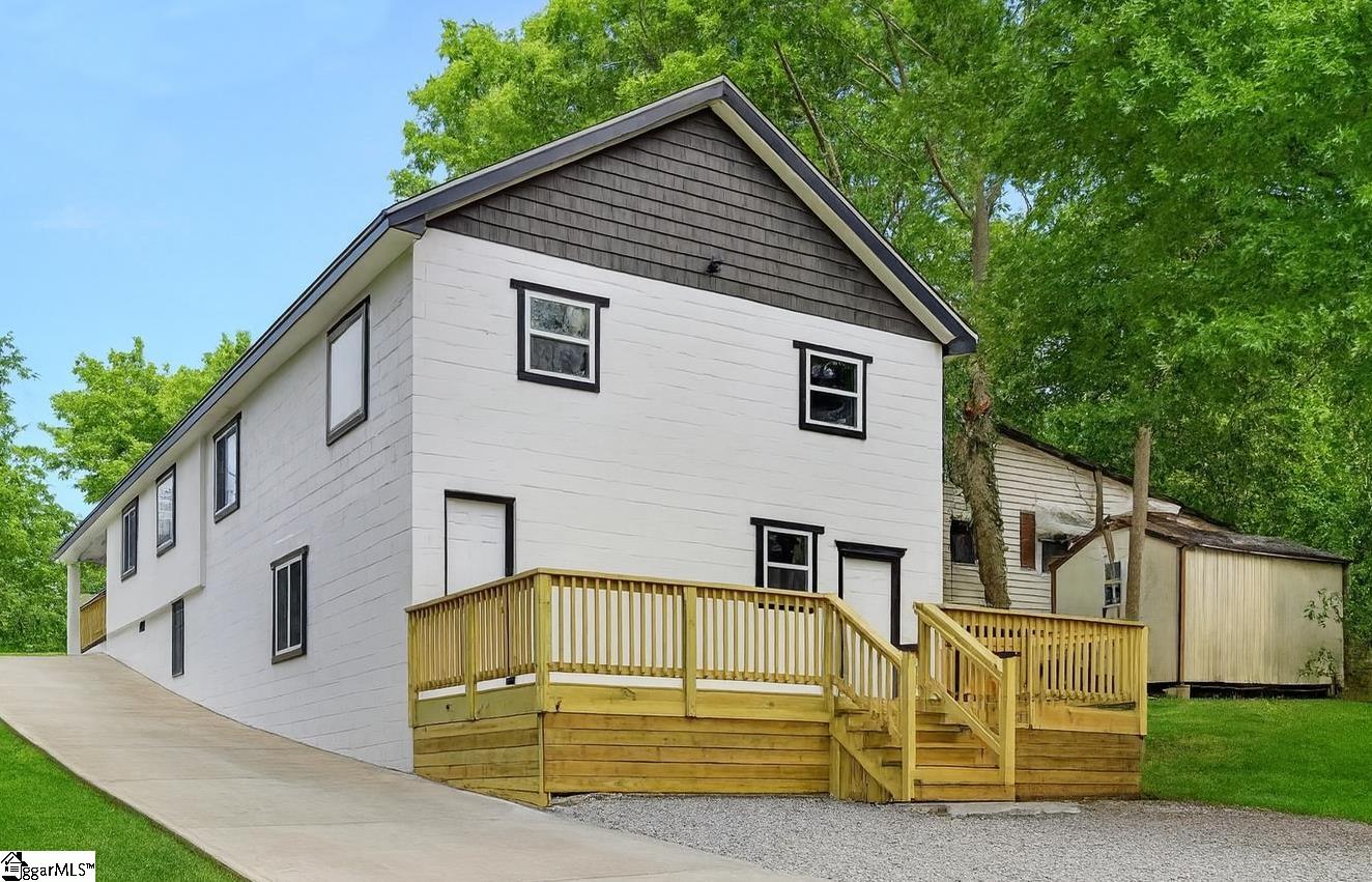 405 Hunters Court Laurens, SC 29360
