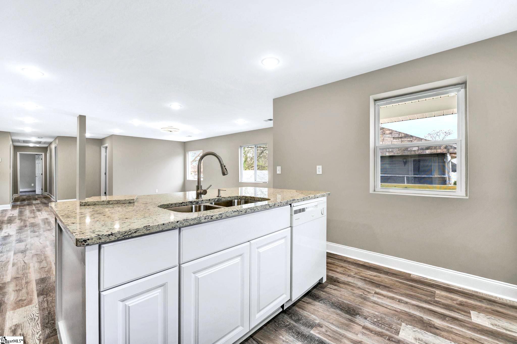 405 Hunters Court Laurens, SC 29360