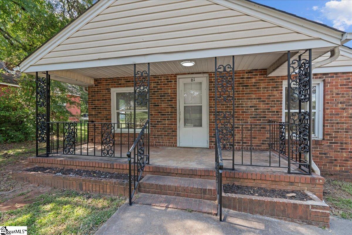 61 Carver Street Wellford, SC 29385