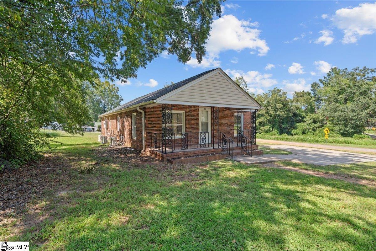 61 Carver Street Wellford, SC 29385