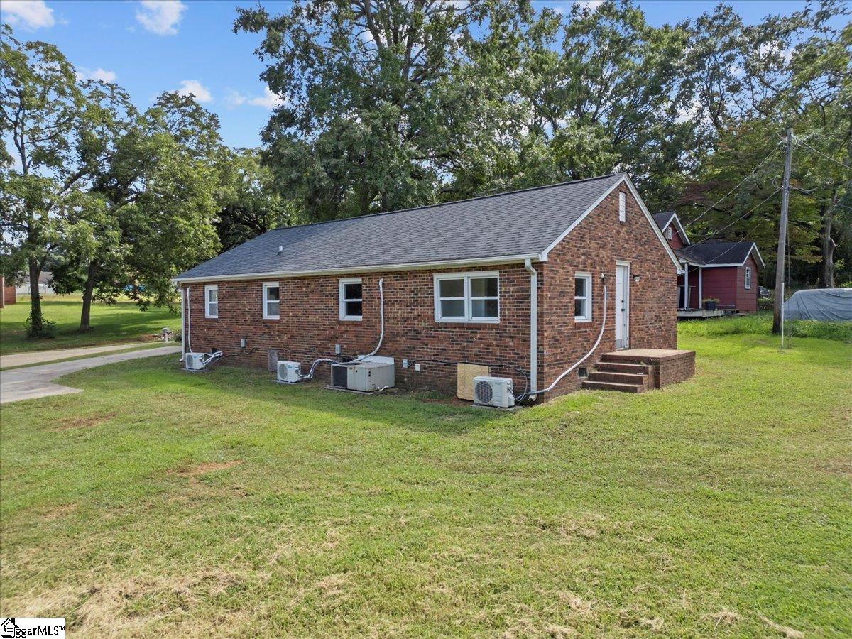 61 Carver Street Wellford, SC 29385