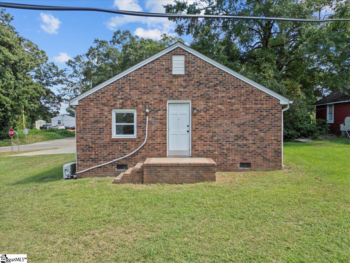 61 Carver Street Wellford, SC 29385